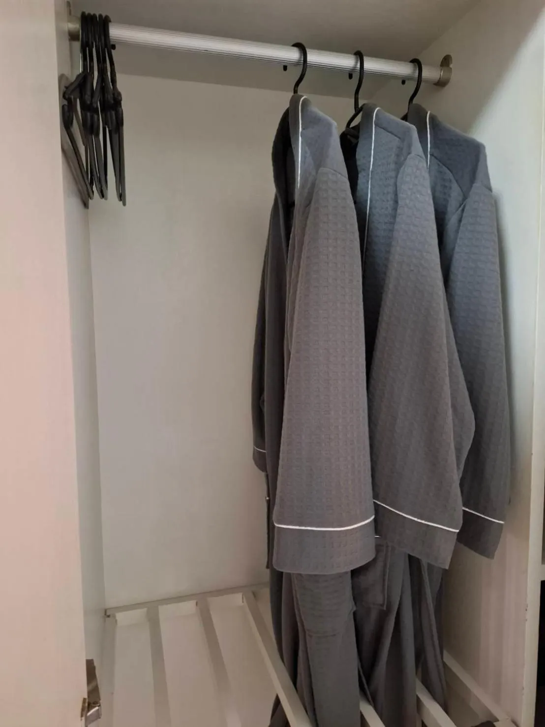 wardrobe in Lanta Summer House 1