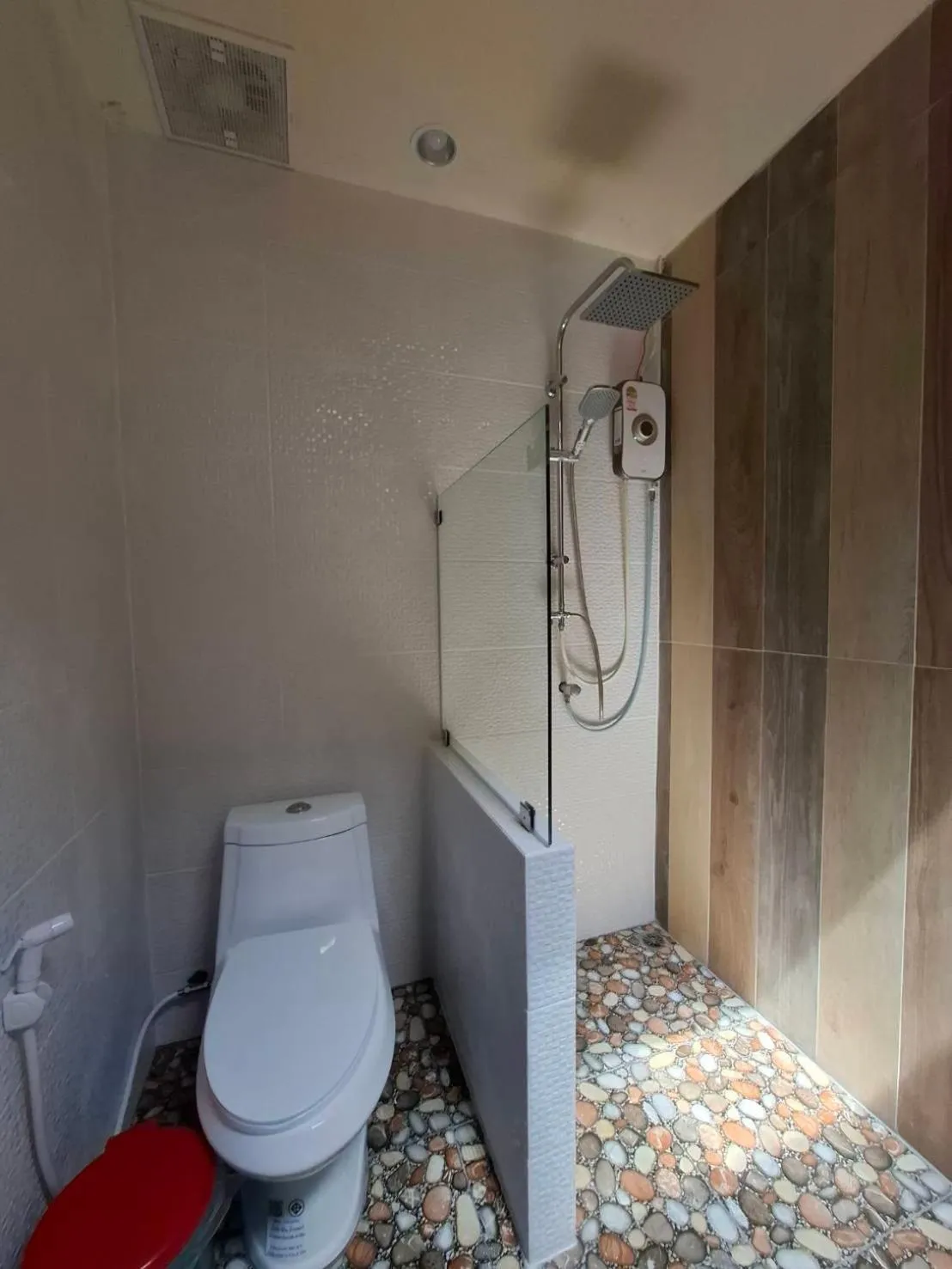 Shower in Lanta Summer House 1