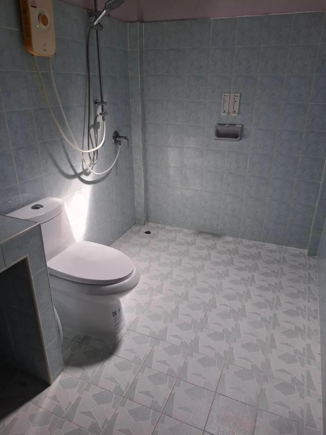 Shower in Lanta Summer House 1