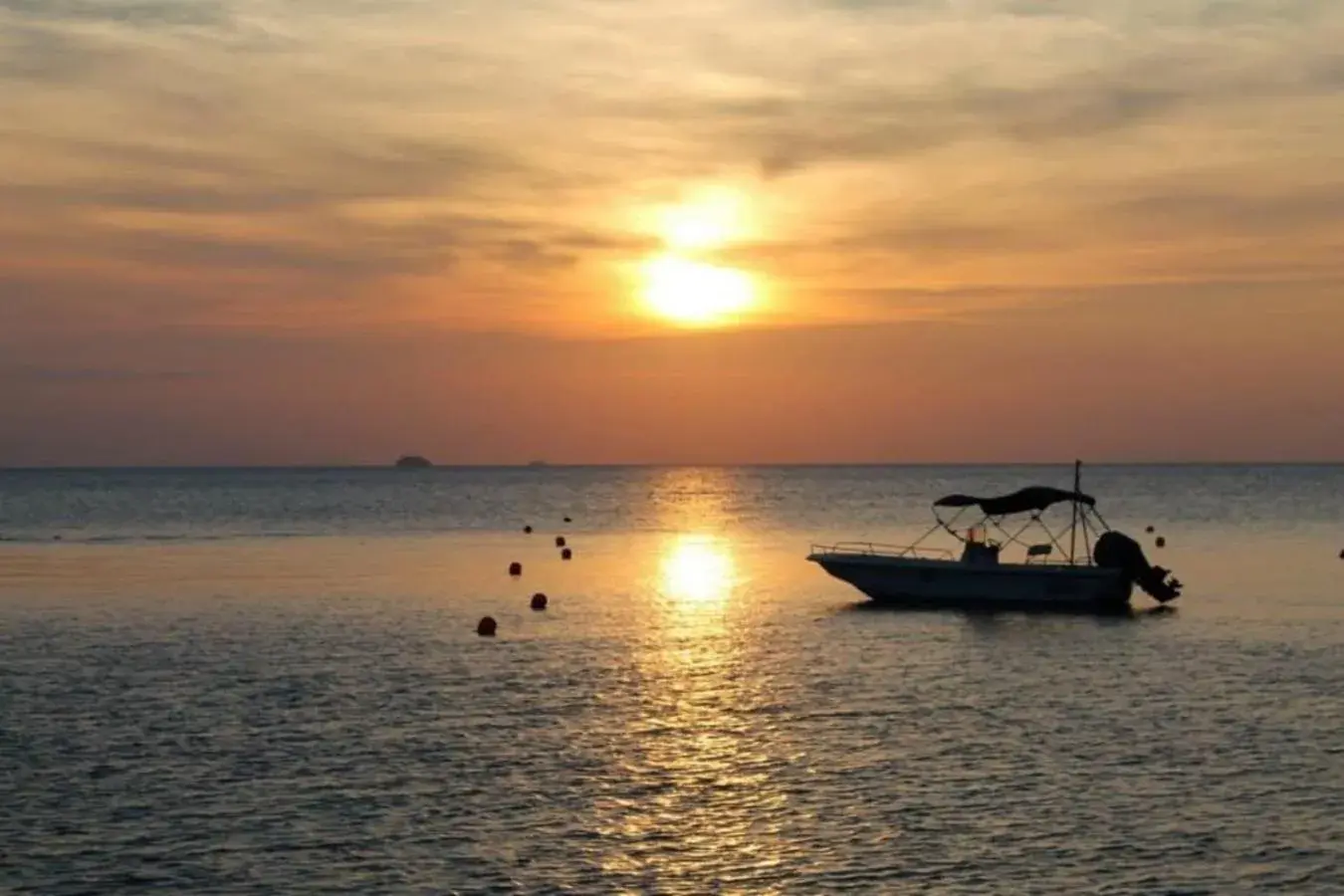 Sunset in The Sunset Beach Resort & Spa, Taling Ngam, Ko Samui Sunset in The Sunset Beach Resort & Spa, Taling Ngam, Ko Samui