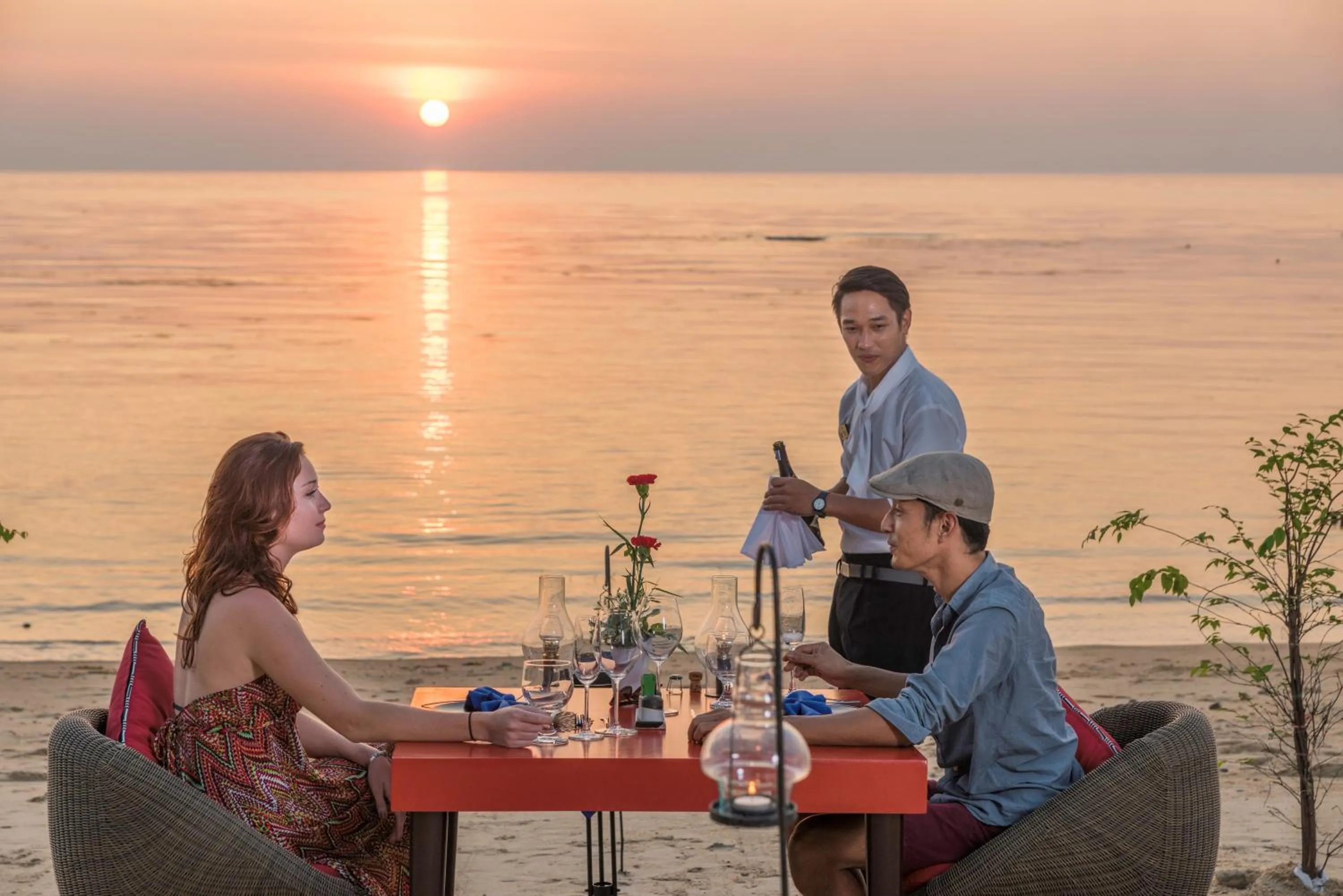 Restaurant/places to eat in The Sunset Beach Resort & Spa, Taling Ngam, Ko Samui