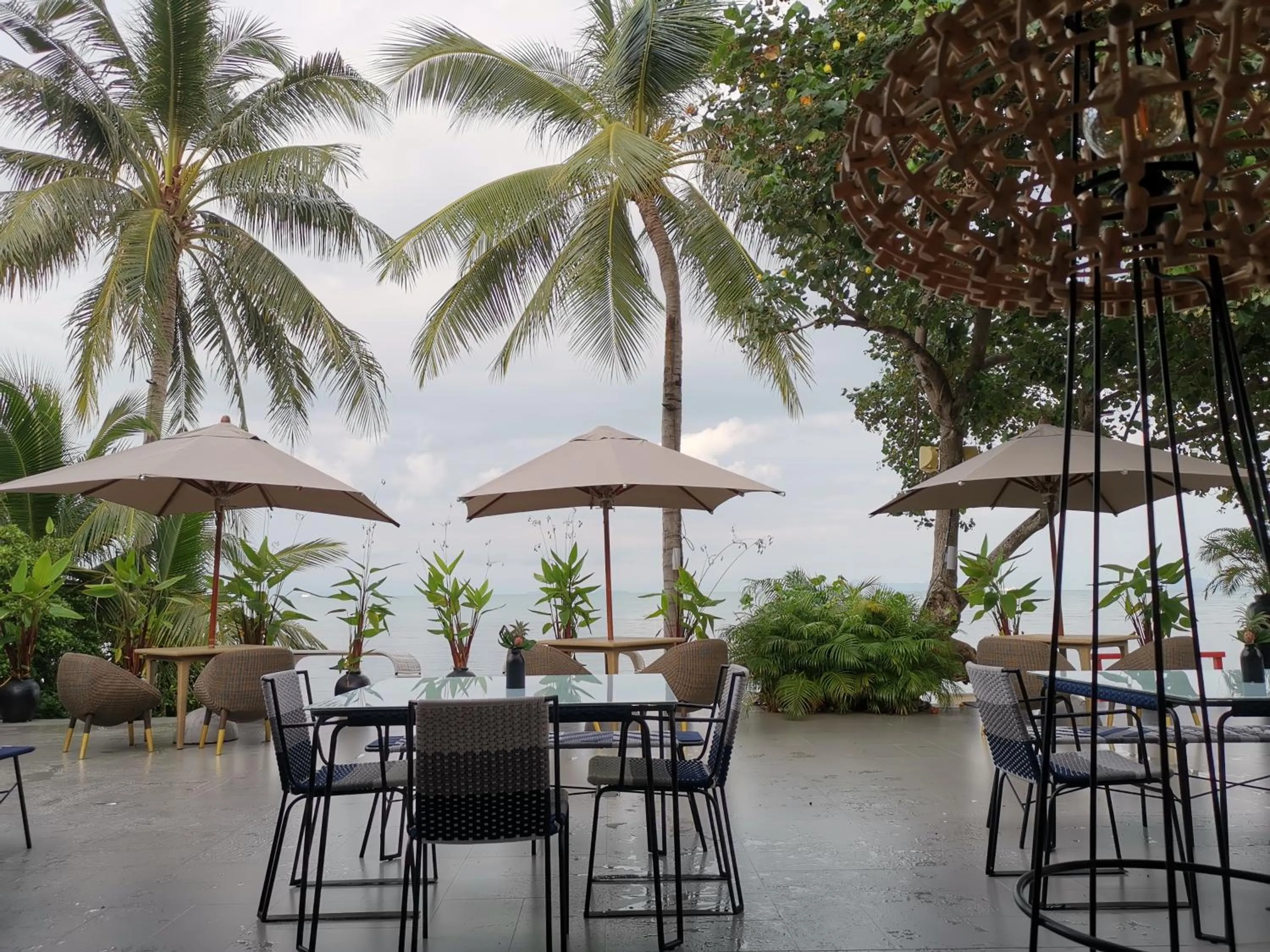 Restaurant/places to eat in The Sunset Beach Resort & Spa, Taling Ngam, Ko Samui