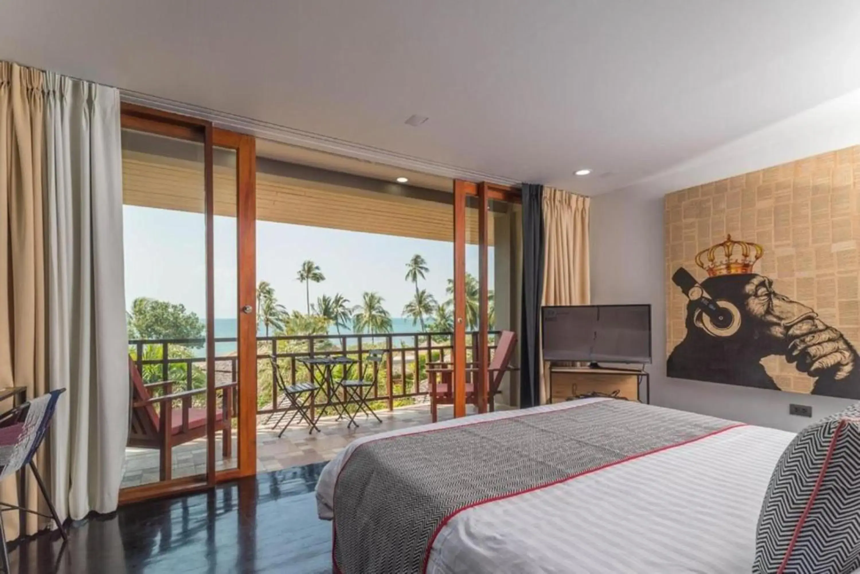Bed in The Sunset Beach Resort & Spa, Taling Ngam, Ko Samui Bed in The Sunset Beach Resort & Spa, Taling Ngam, Ko Samui