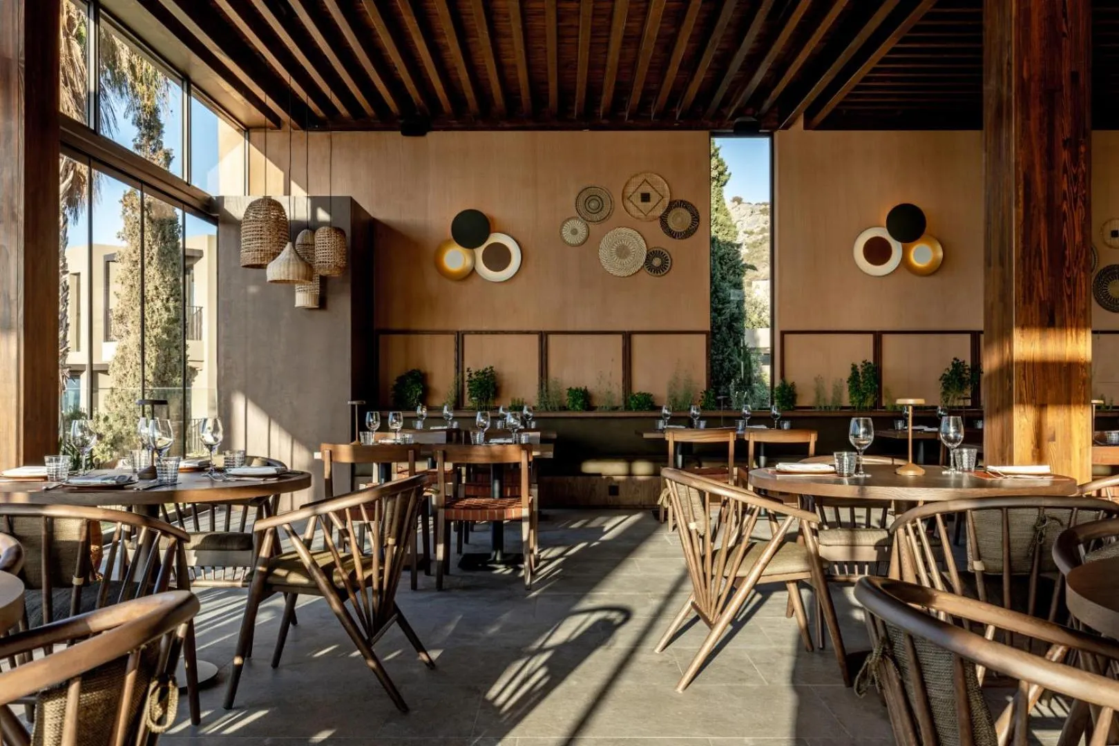 Restaurant/places to eat in Elios Hill