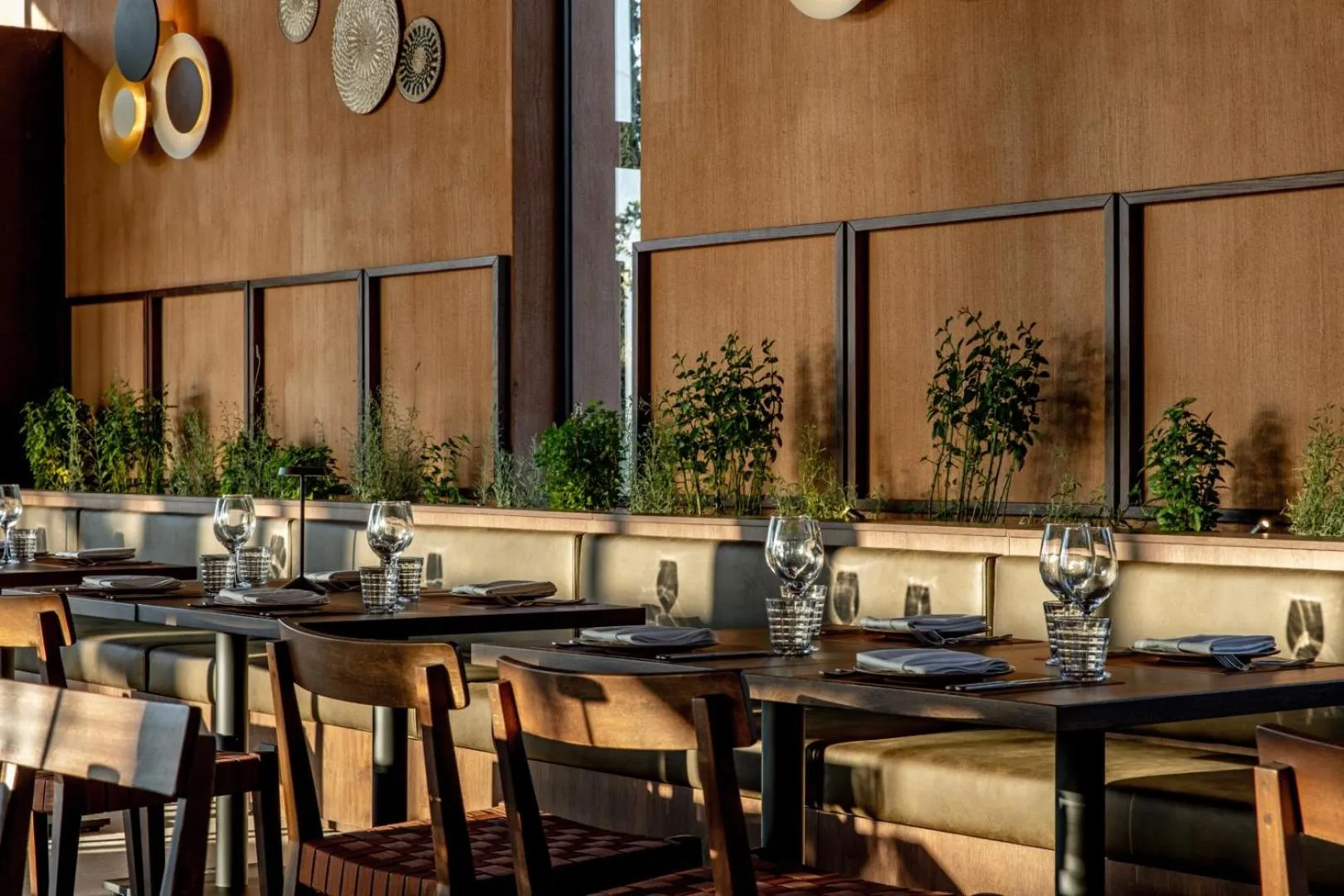 Restaurant/places to eat in Elios Hill