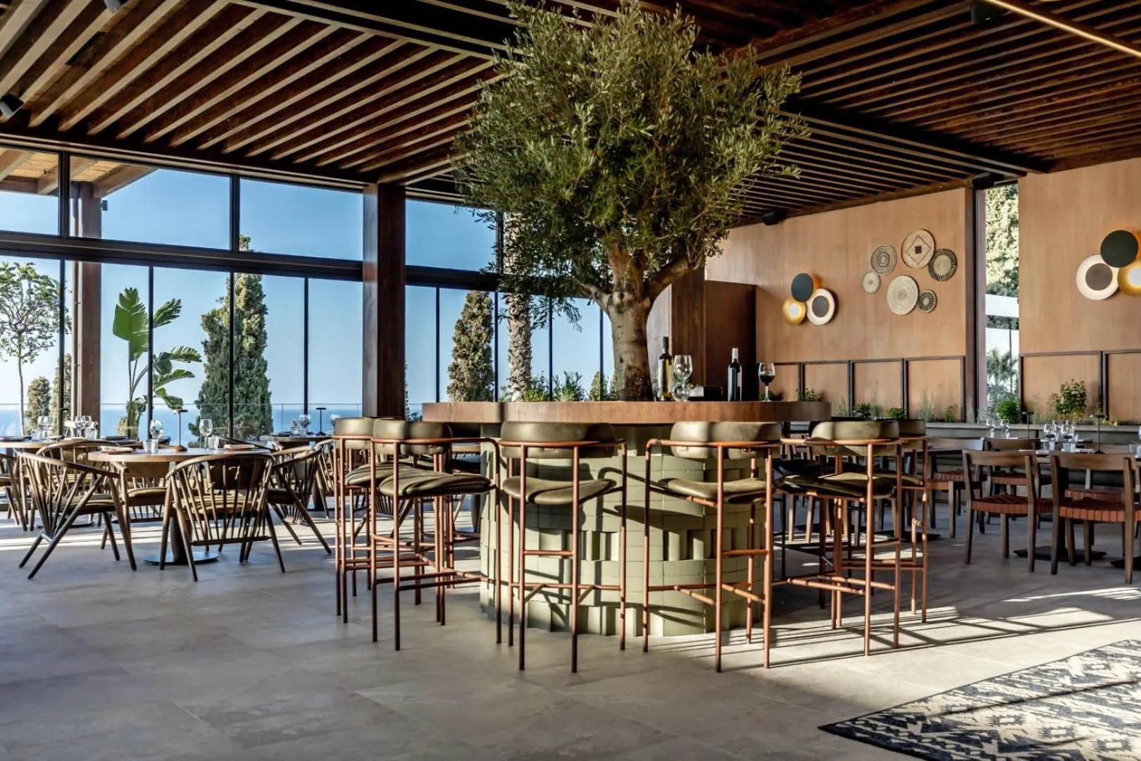 Restaurant/places to eat in Elios Hill