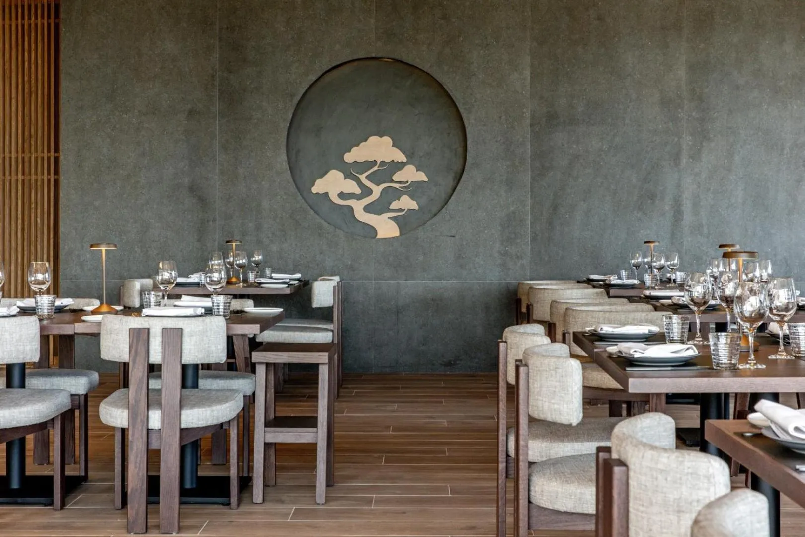 Restaurant/places to eat in Elios Hill