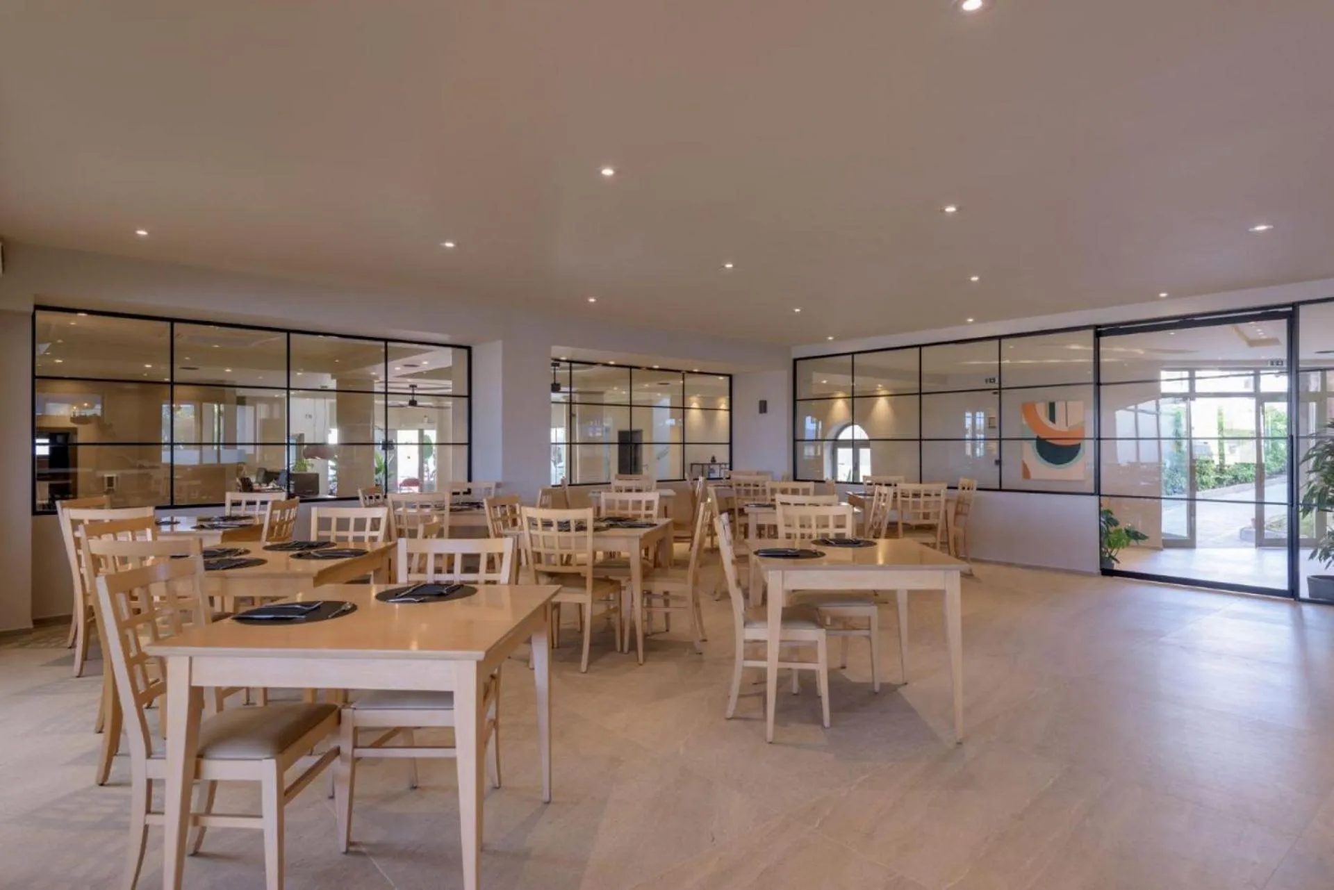 Restaurant/places to eat in Zeus Hotels Neptuno Beach