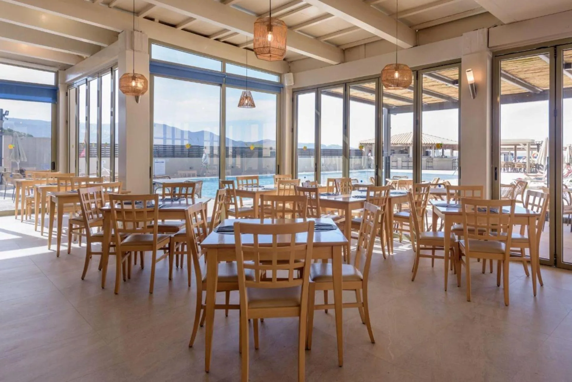 Restaurant/places to eat in Zeus Hotels Neptuno Beach