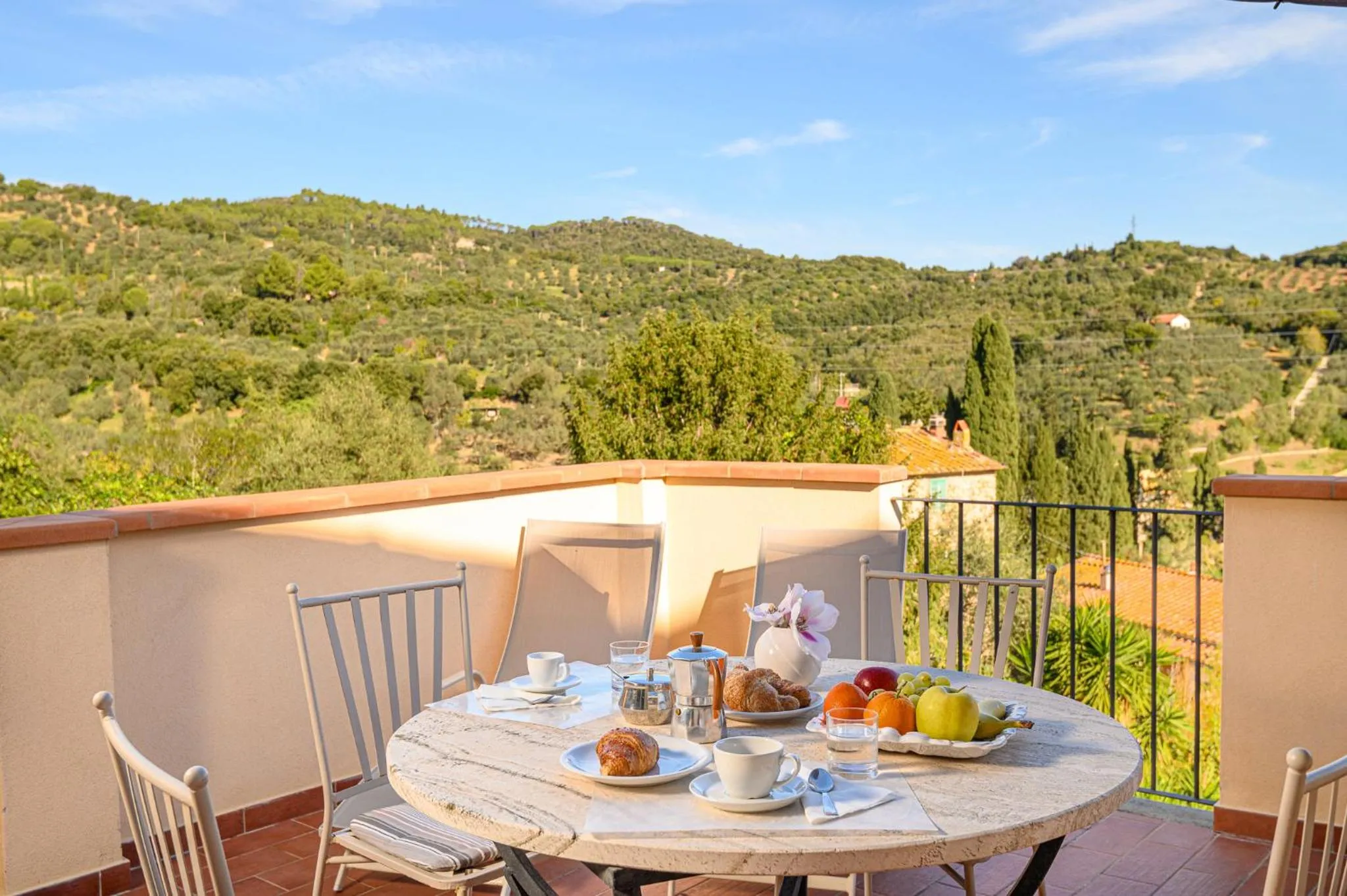 Natural landscape in Il Chiostro Appartamenti & Suites