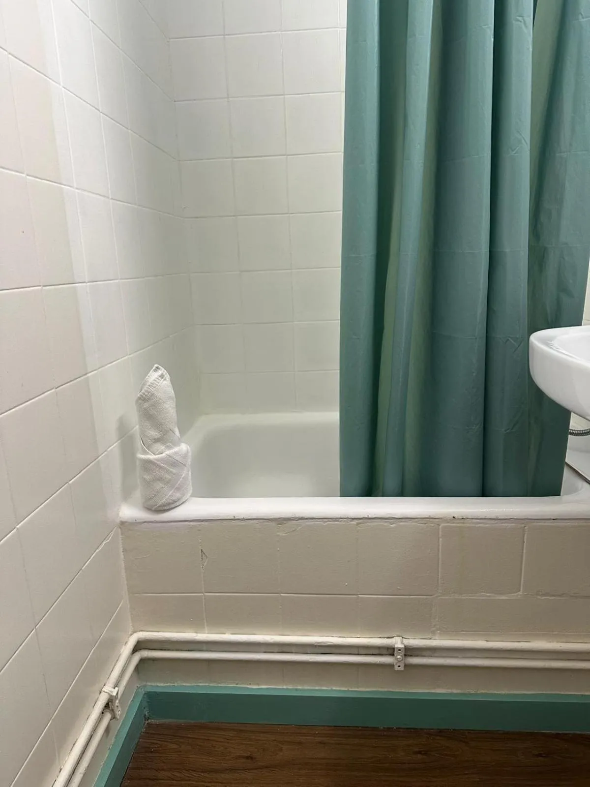 Bath in Hostal Sunset Ibiza