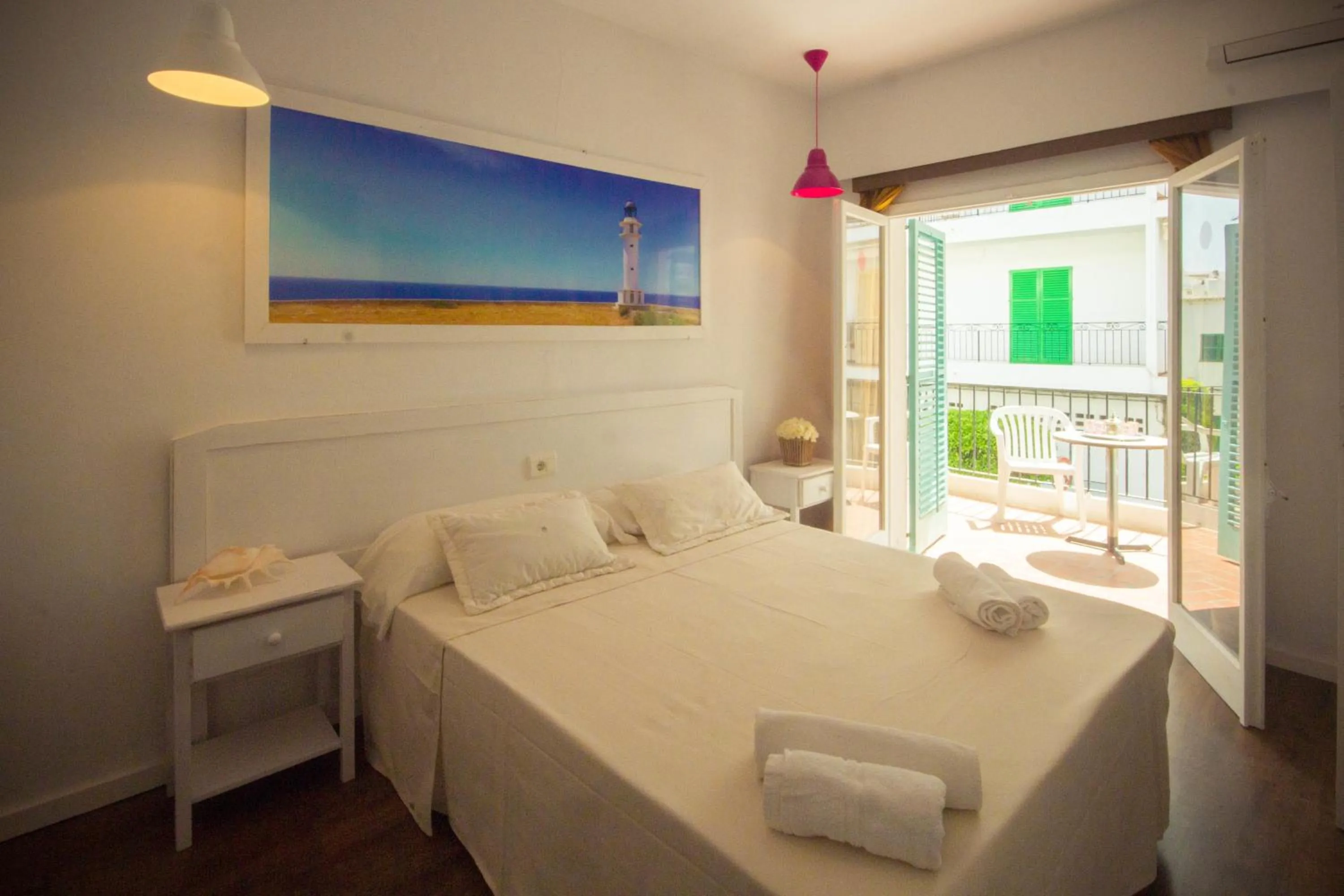Bed in Hostal Sunset Ibiza