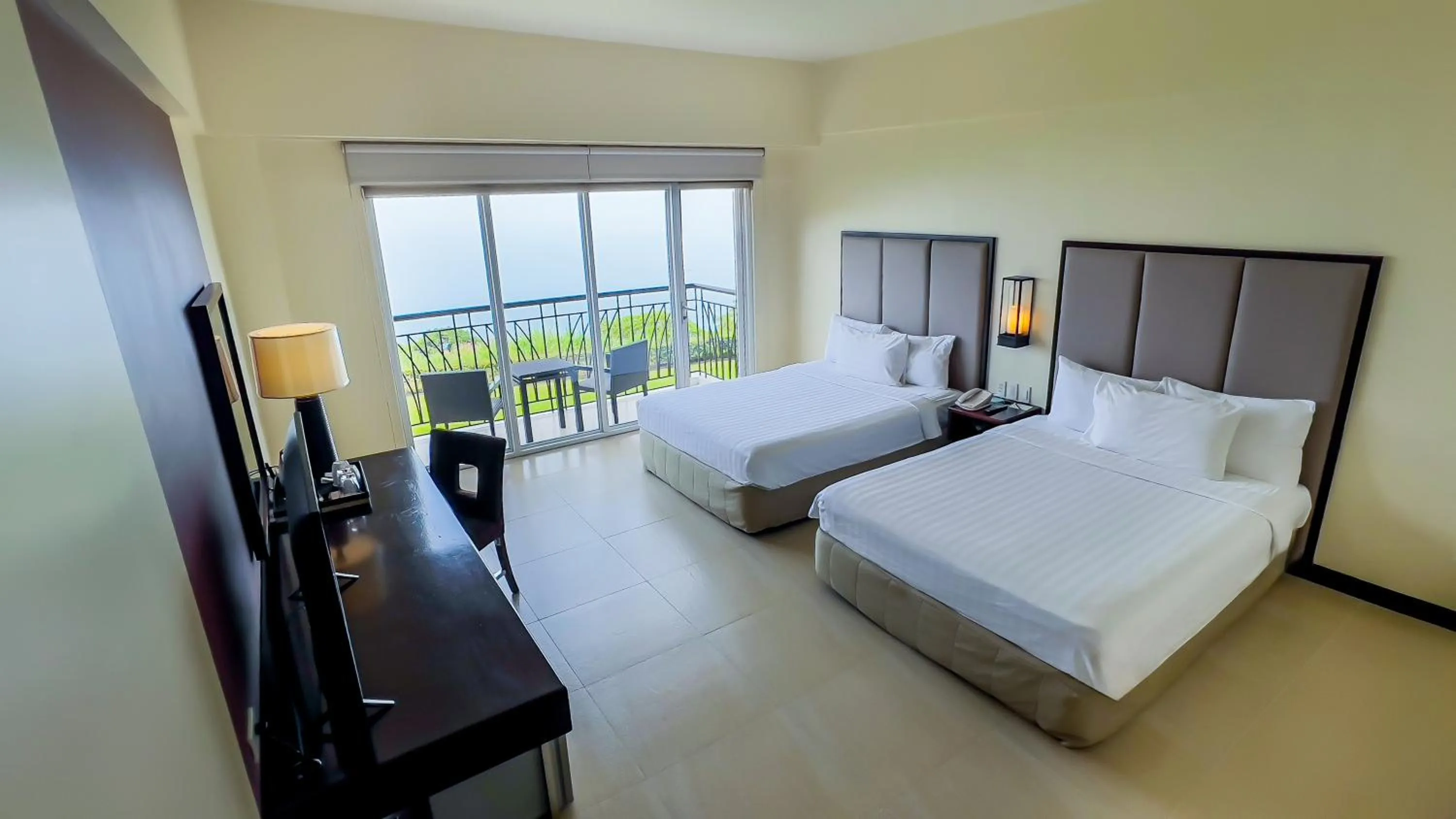 Bed in Taal Vista Hotel