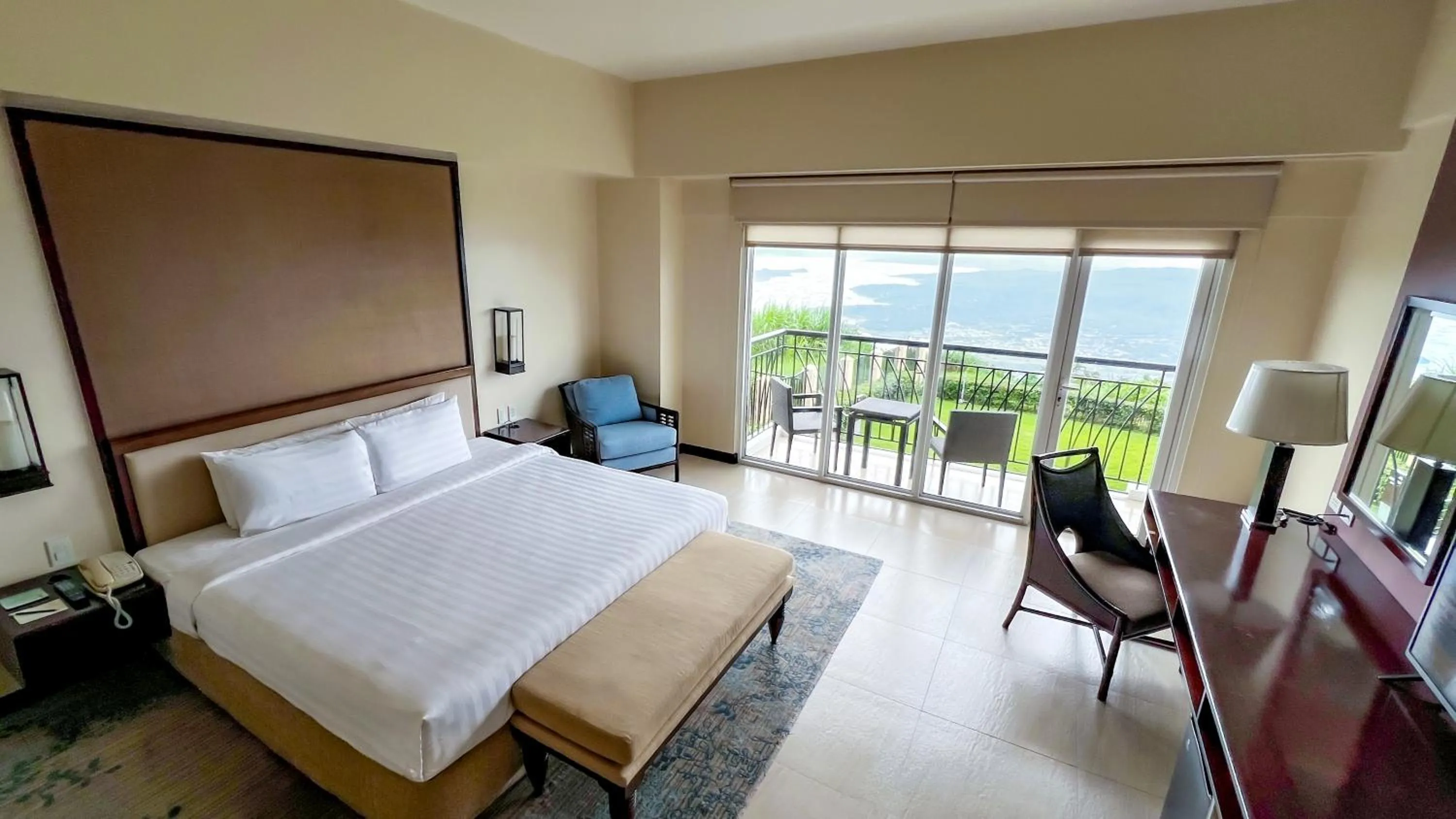 Bed in Taal Vista Hotel
