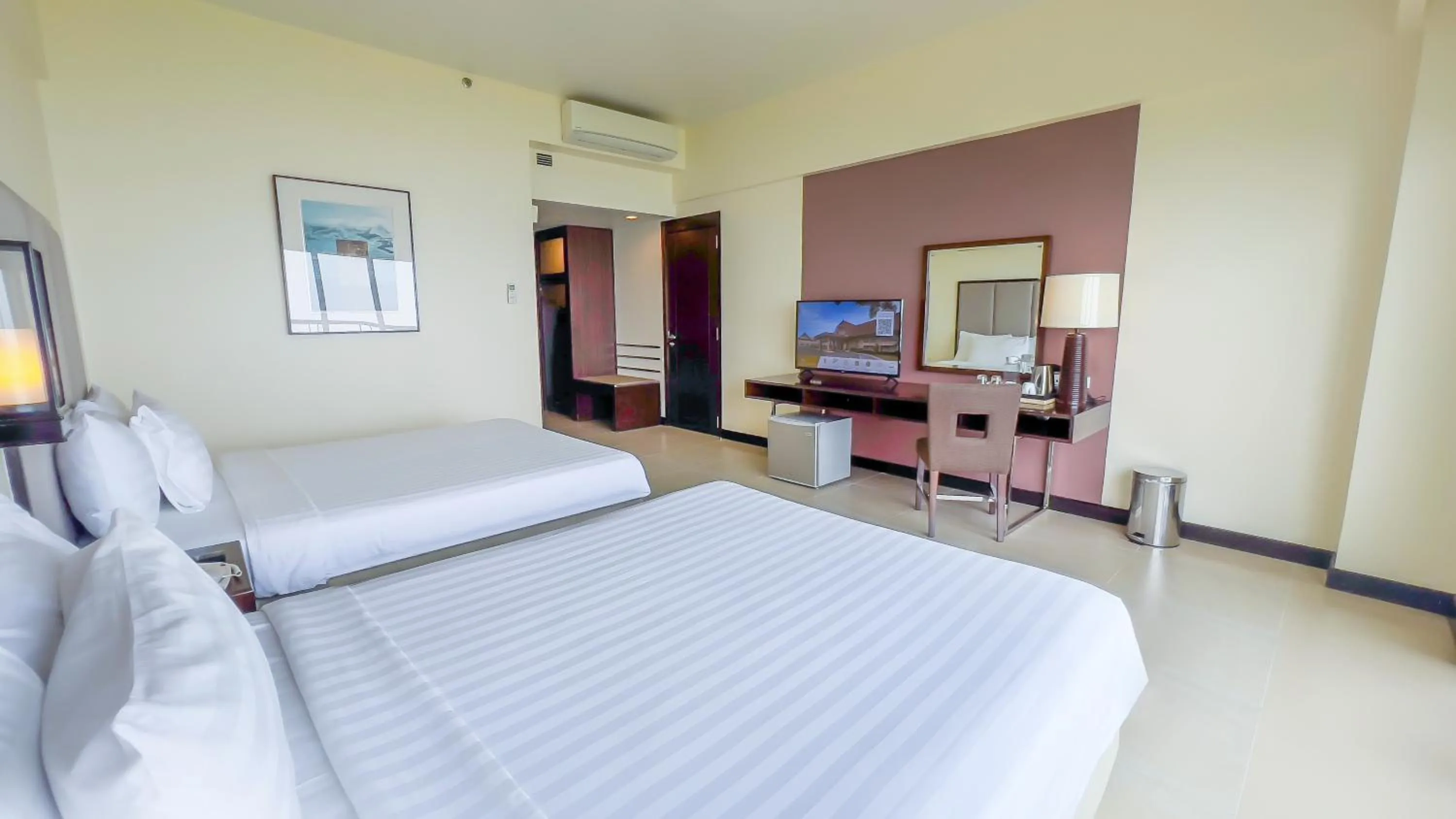 Bed in Taal Vista Hotel