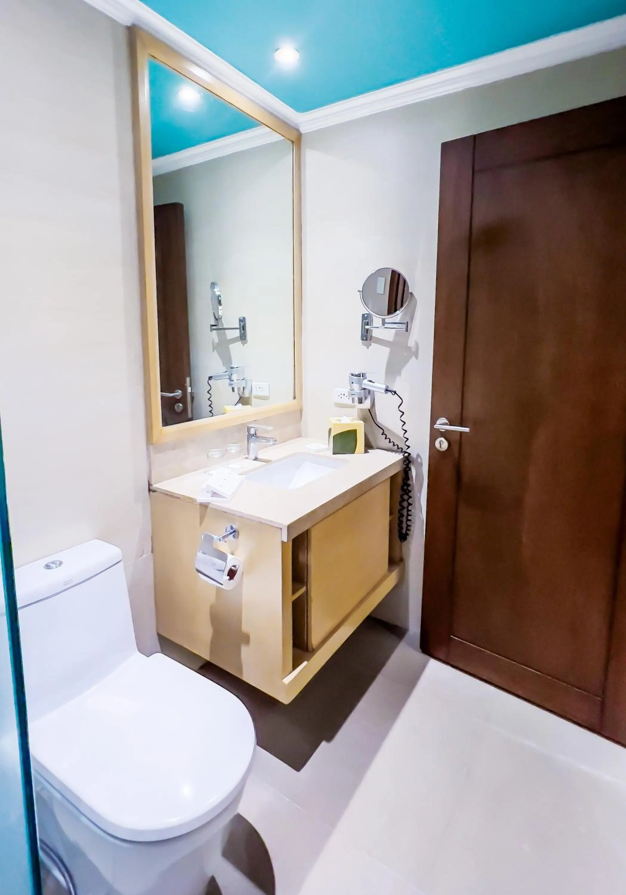 Bathroom in Taal Vista Hotel
