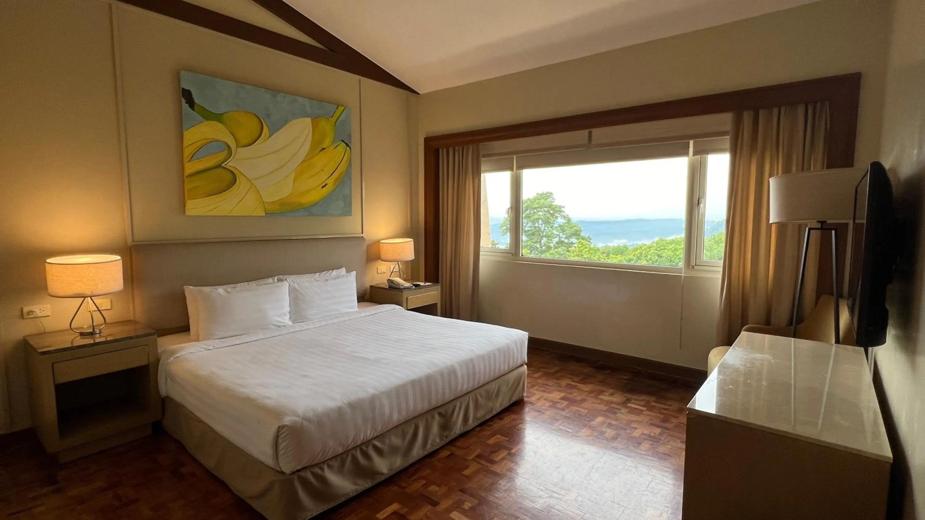 Bedroom, Bed in Taal Vista Hotel