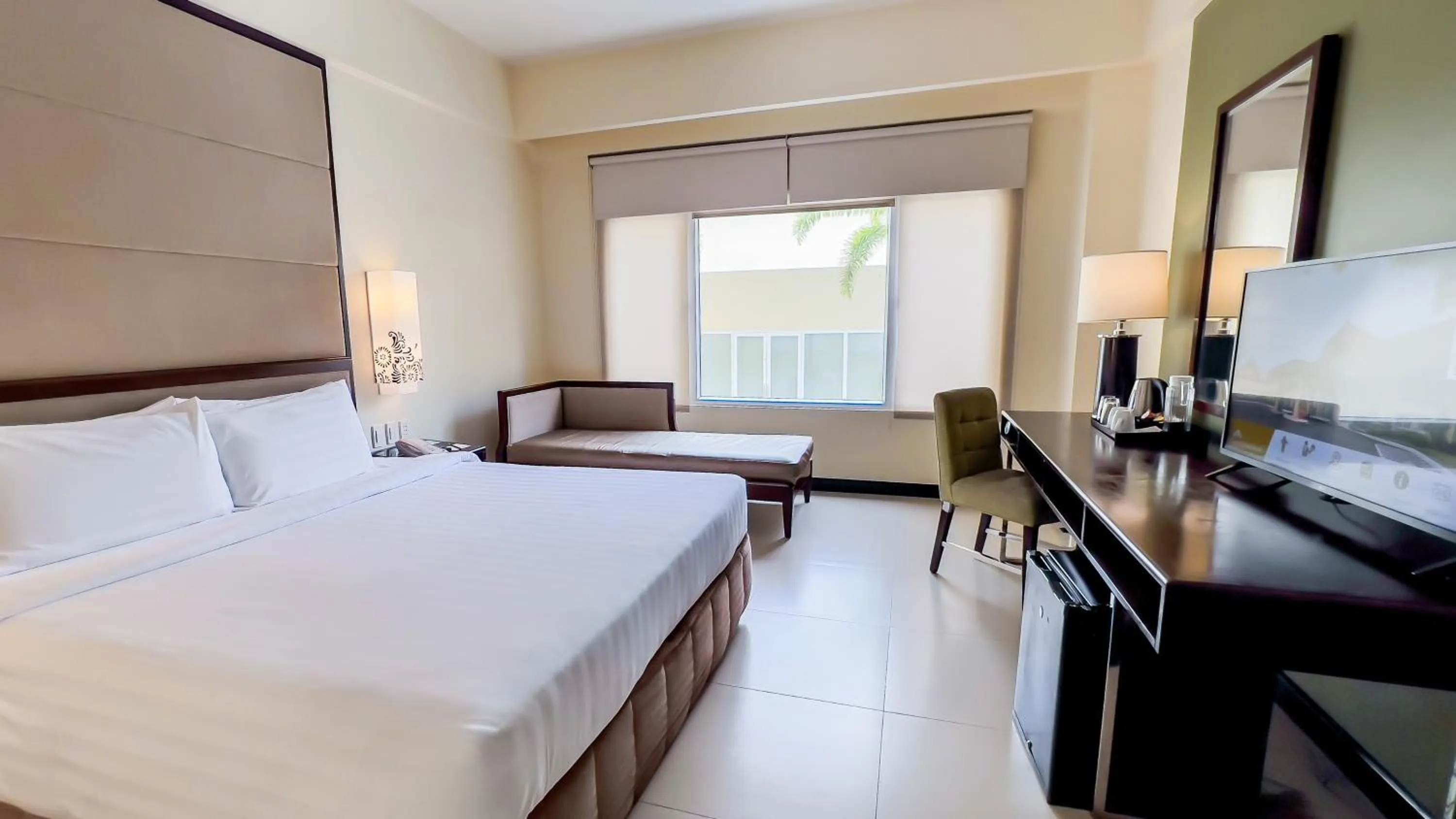 Bed in Taal Vista Hotel