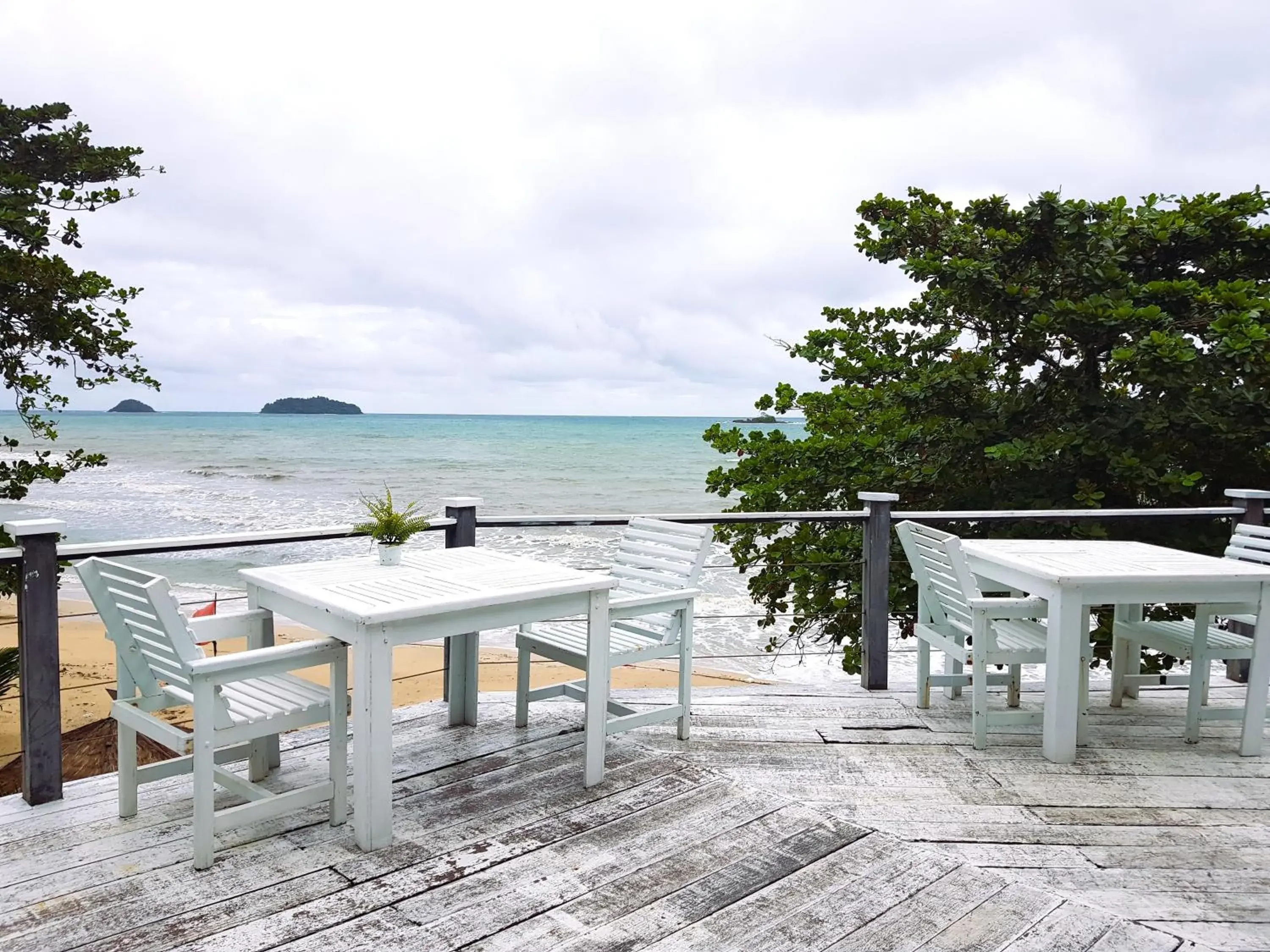 Restaurant/places to eat in Koh Chang Cliff Beach Resort Restaurant/places to eat in Koh Chang Cliff Beach Resort