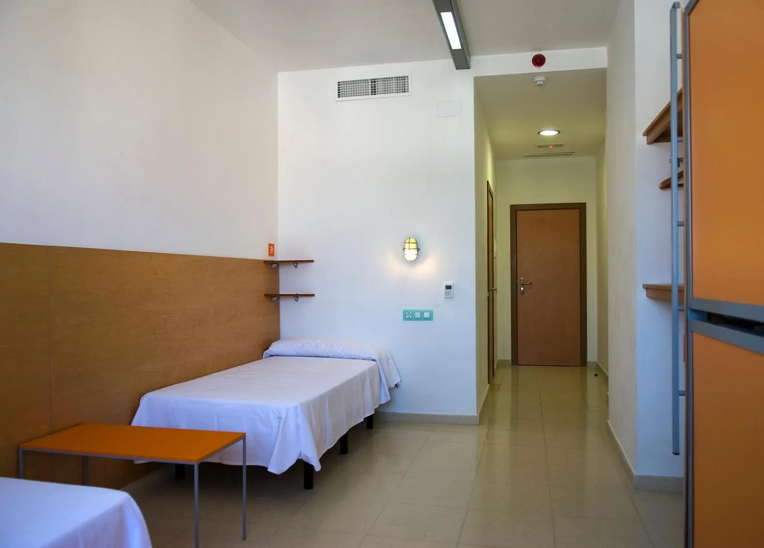 Photo of the whole room, Bed in Albergue Inturjoven Jaen