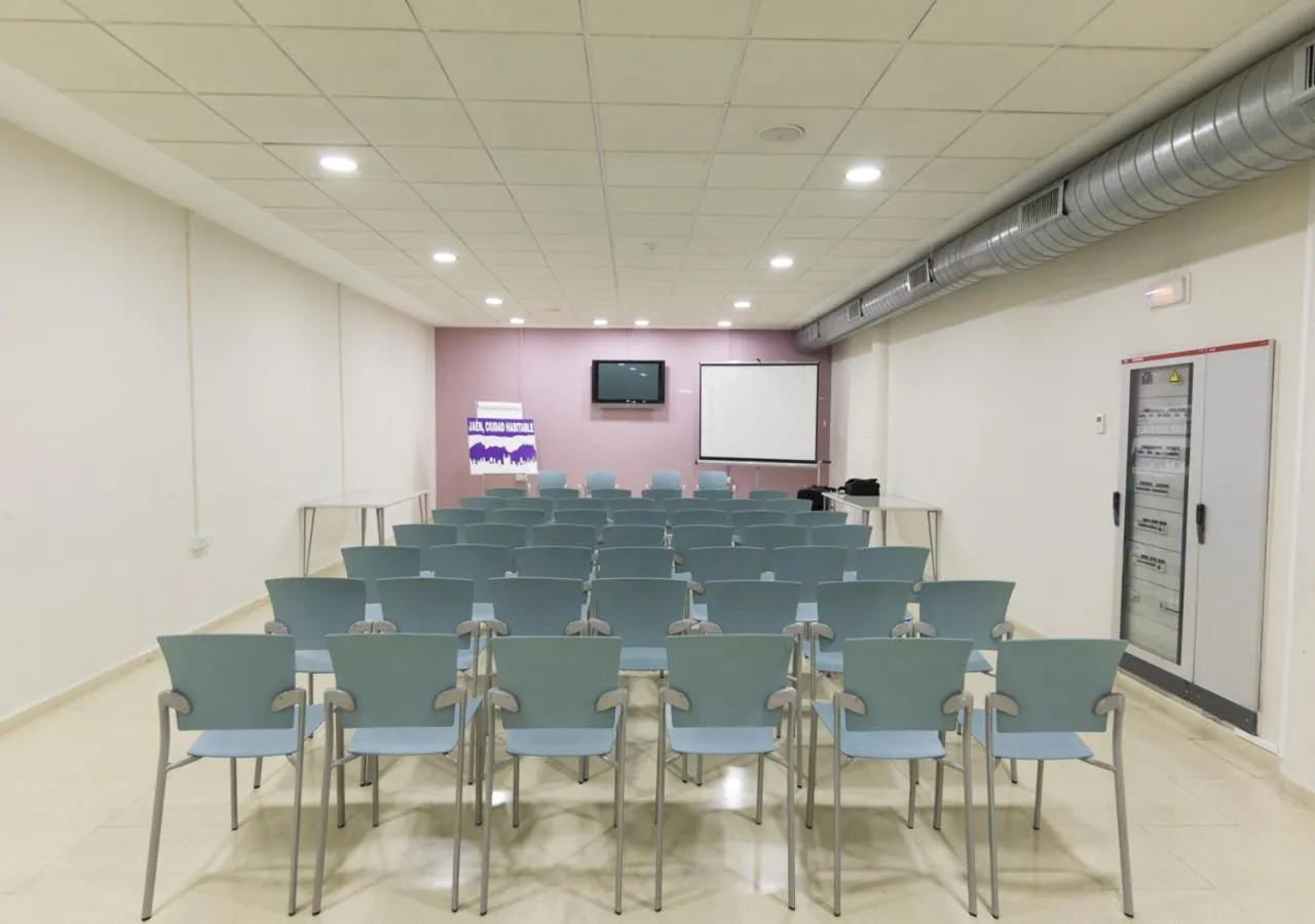 Meeting/conference room in Albergue Inturjoven Jaen