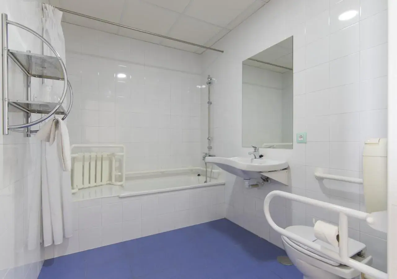 Twin Room with Private Bathroom in Albergue Inturjoven Jaen Twin Room with Private Bathroom in Albergue Inturjoven Jaen