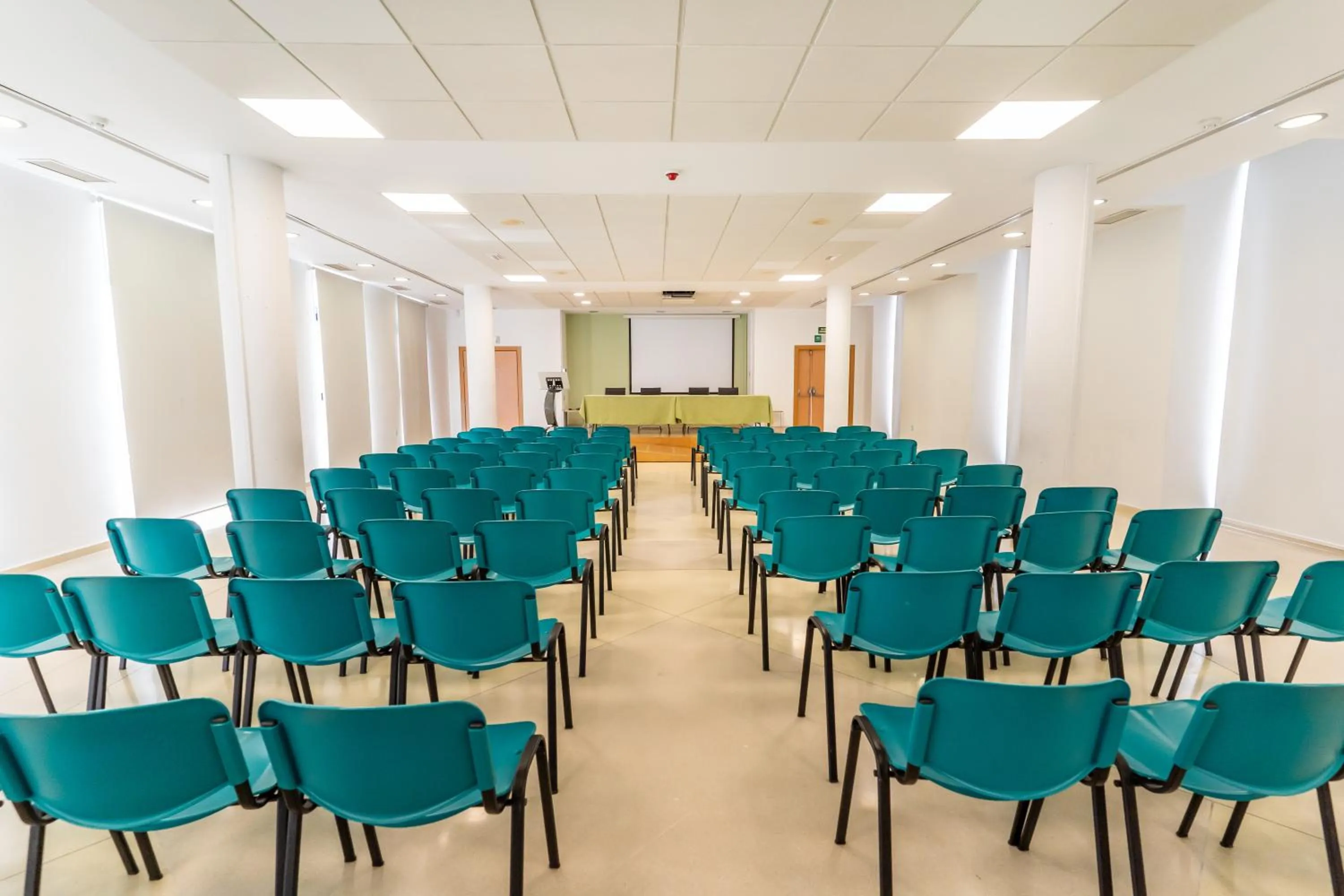 Meeting/conference room in Albergue Inturjoven Jaen