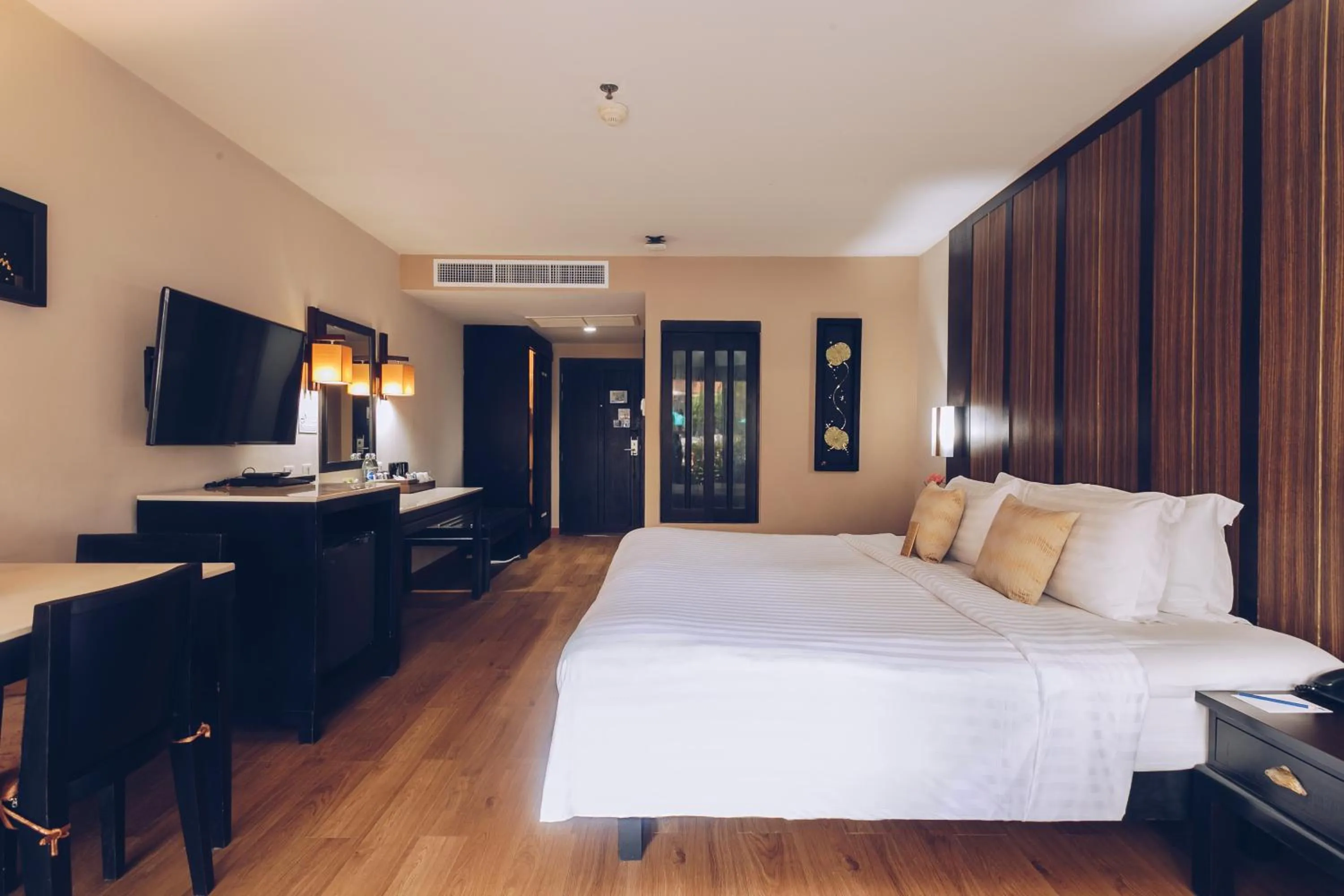 Photo of the whole room, Bed in Deevana Patong Resort & Spa