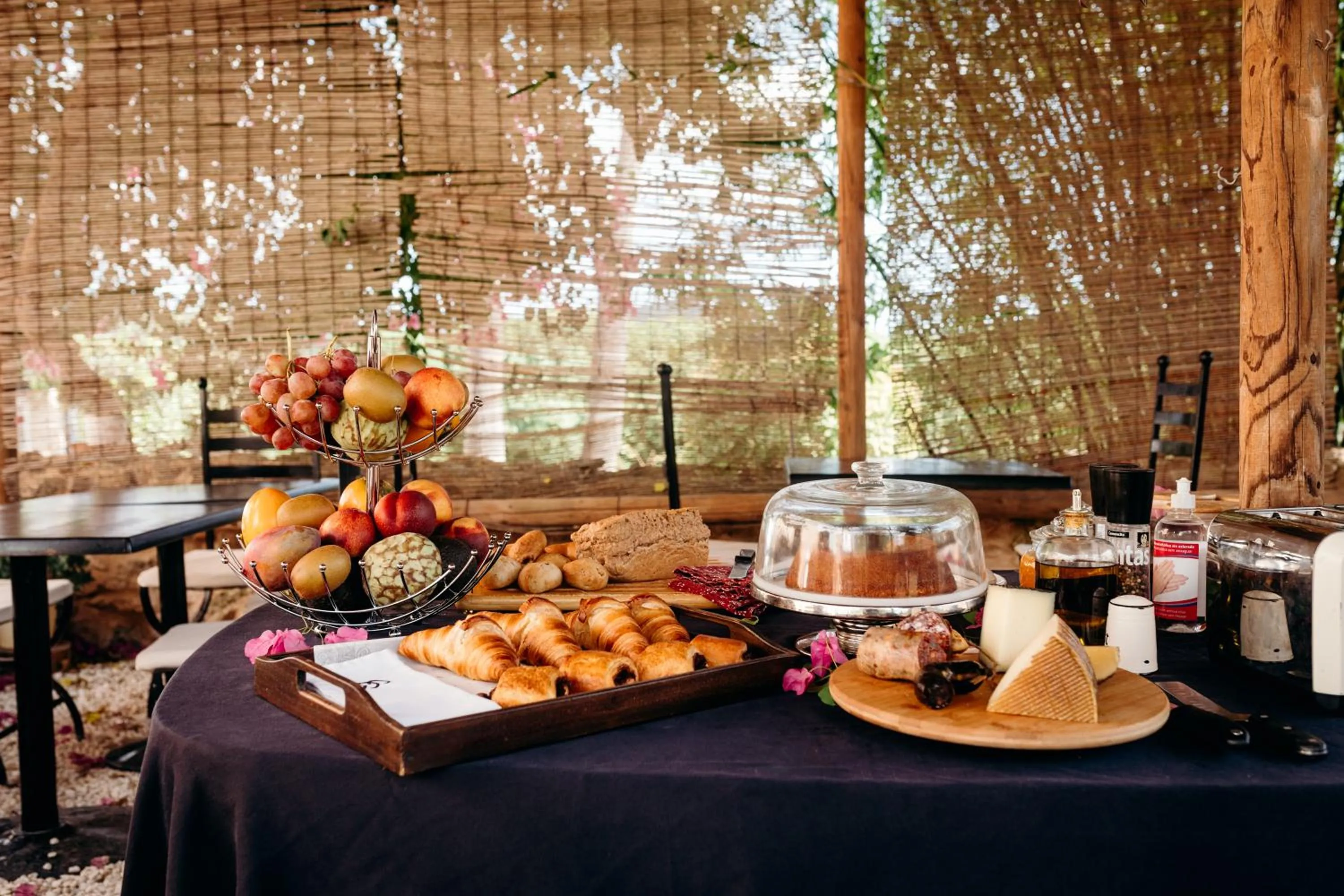 Food and drinks in Agroturismo Can Guillem