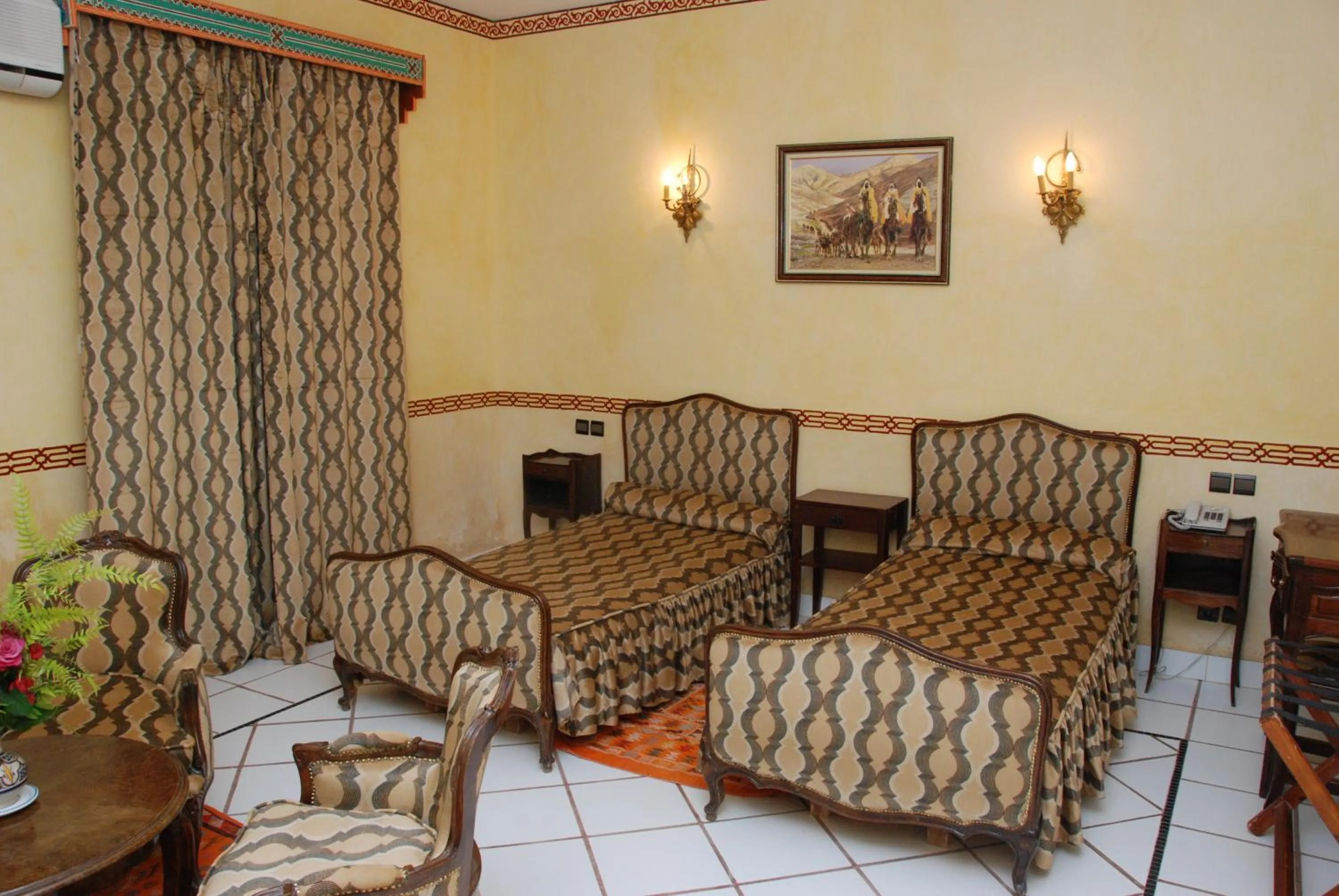 Photo of the whole room in Hôtel Le Tinsouline