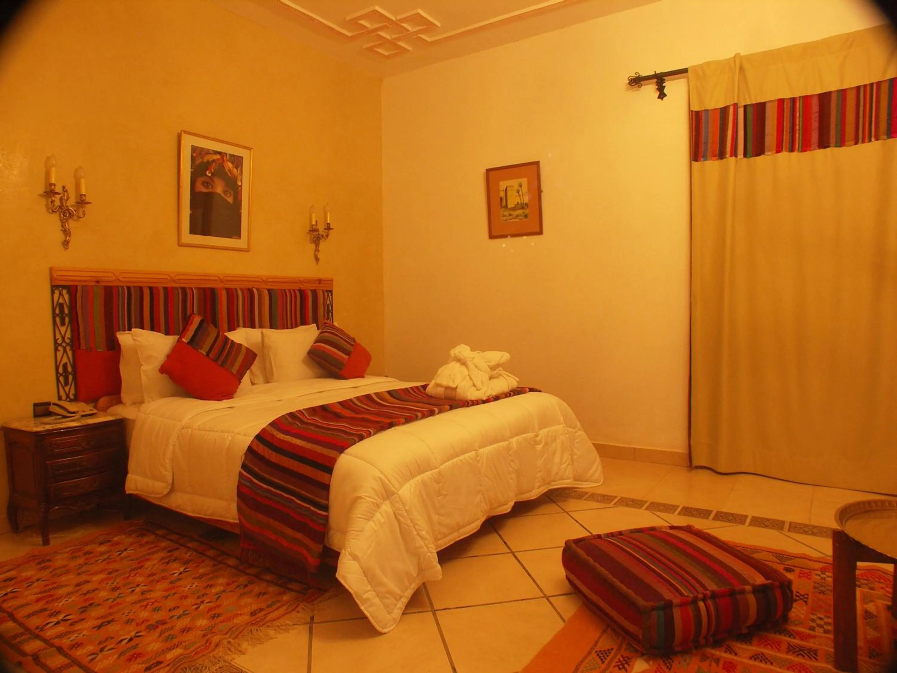 Bed in Hôtel Le Tinsouline