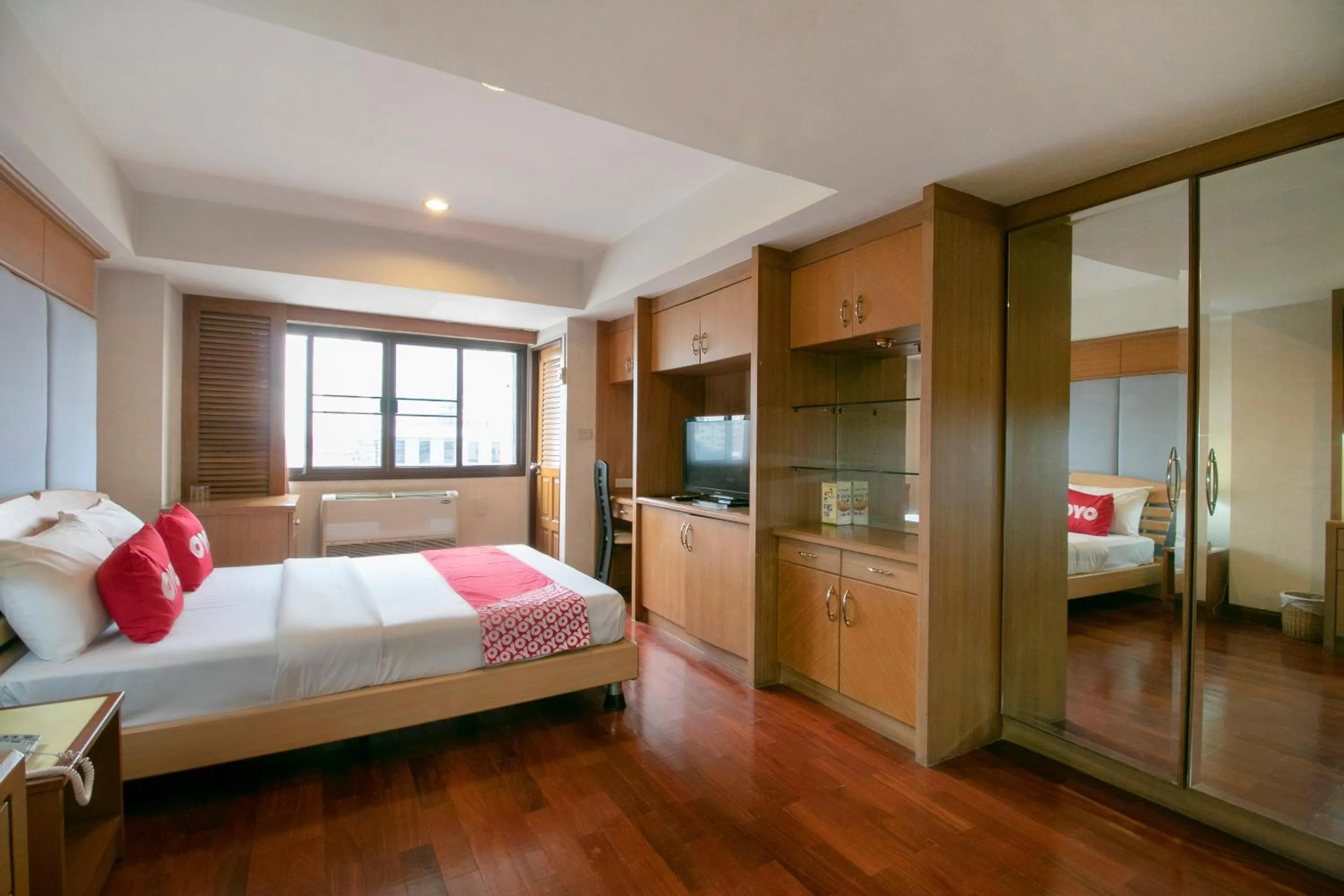 Bedroom, Bed in Hotel Win Long