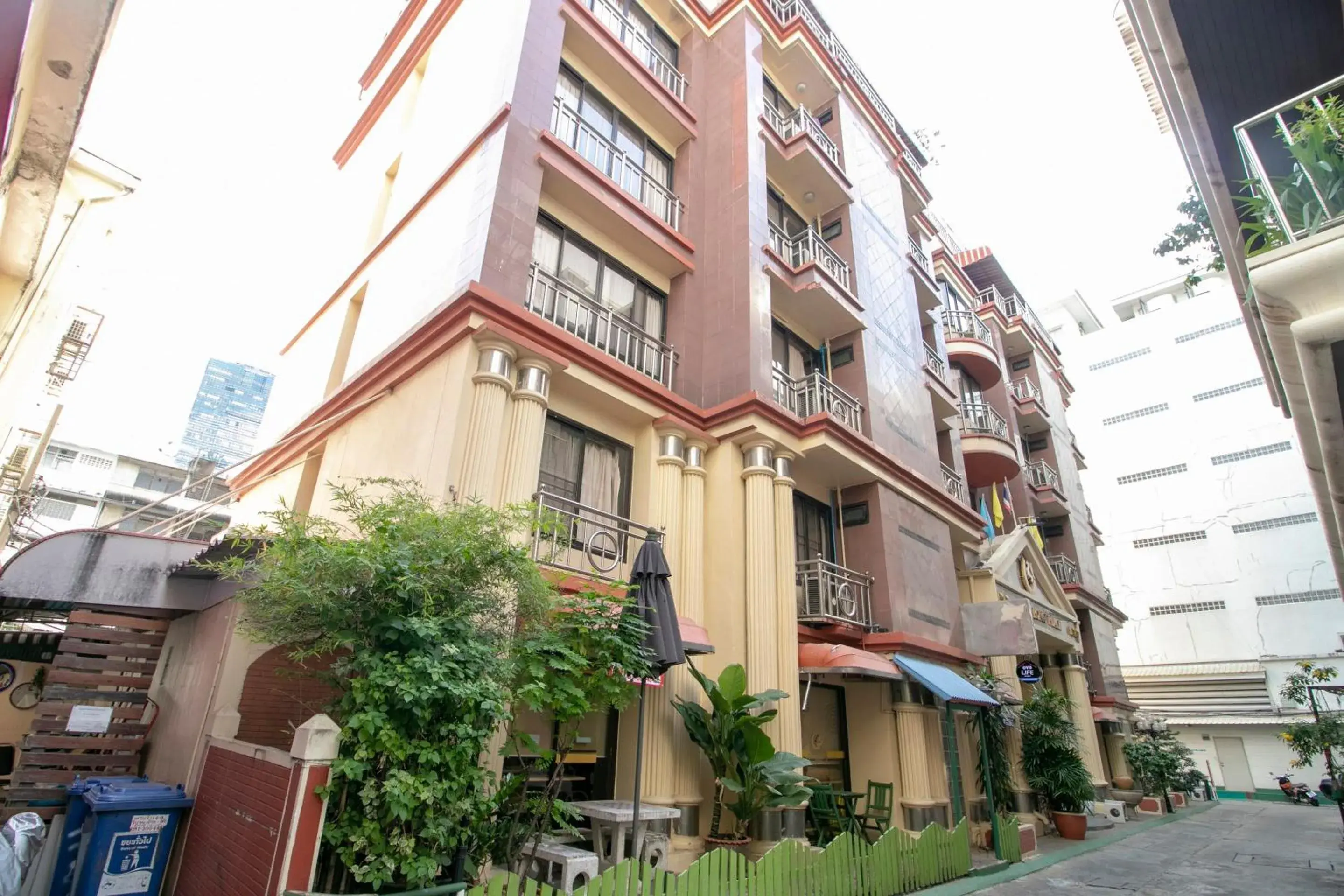 Facade/entrance in Hotel Win Long Facade/entrance in Hotel Win Long