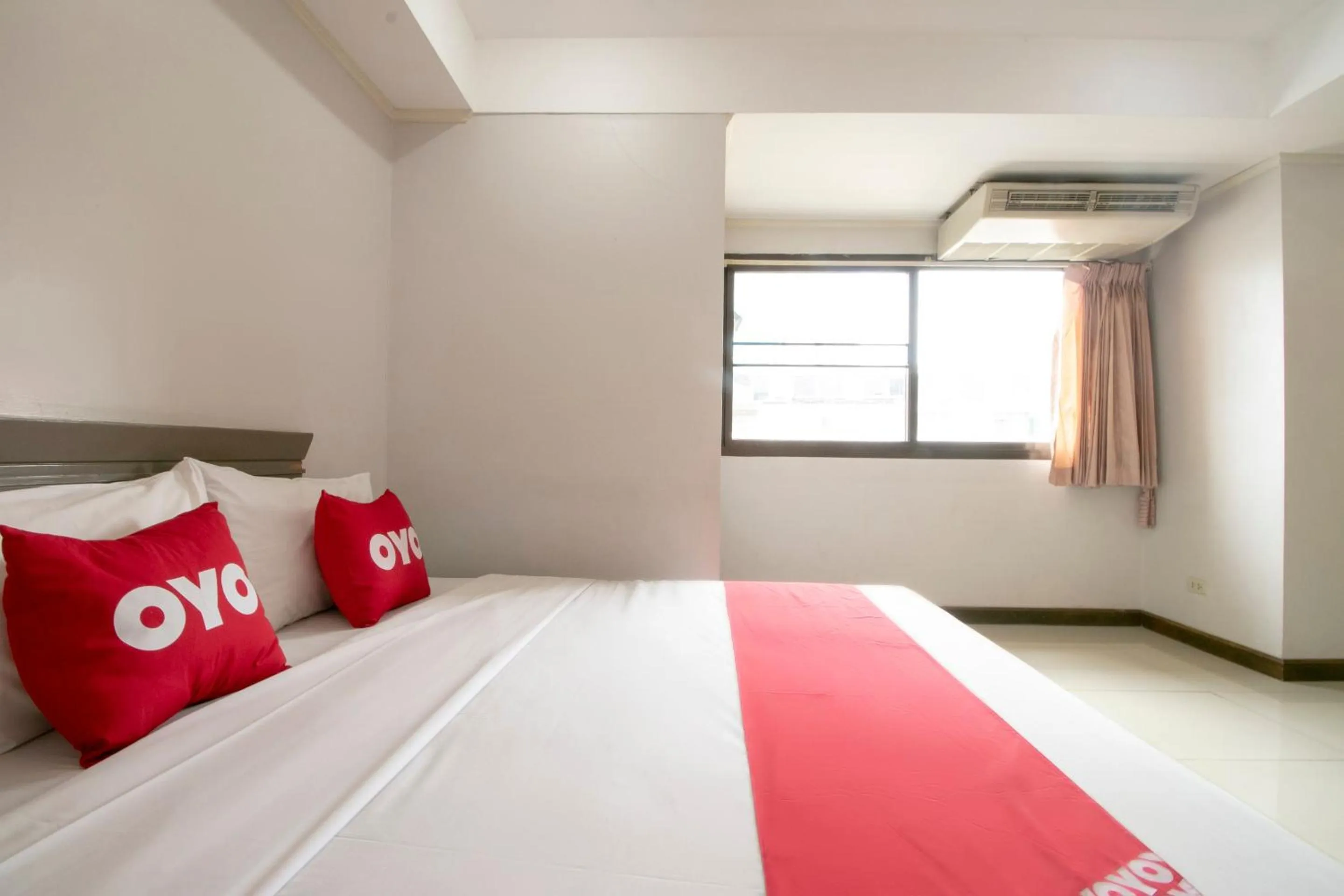 Bedroom, Bed in Hotel Win Long