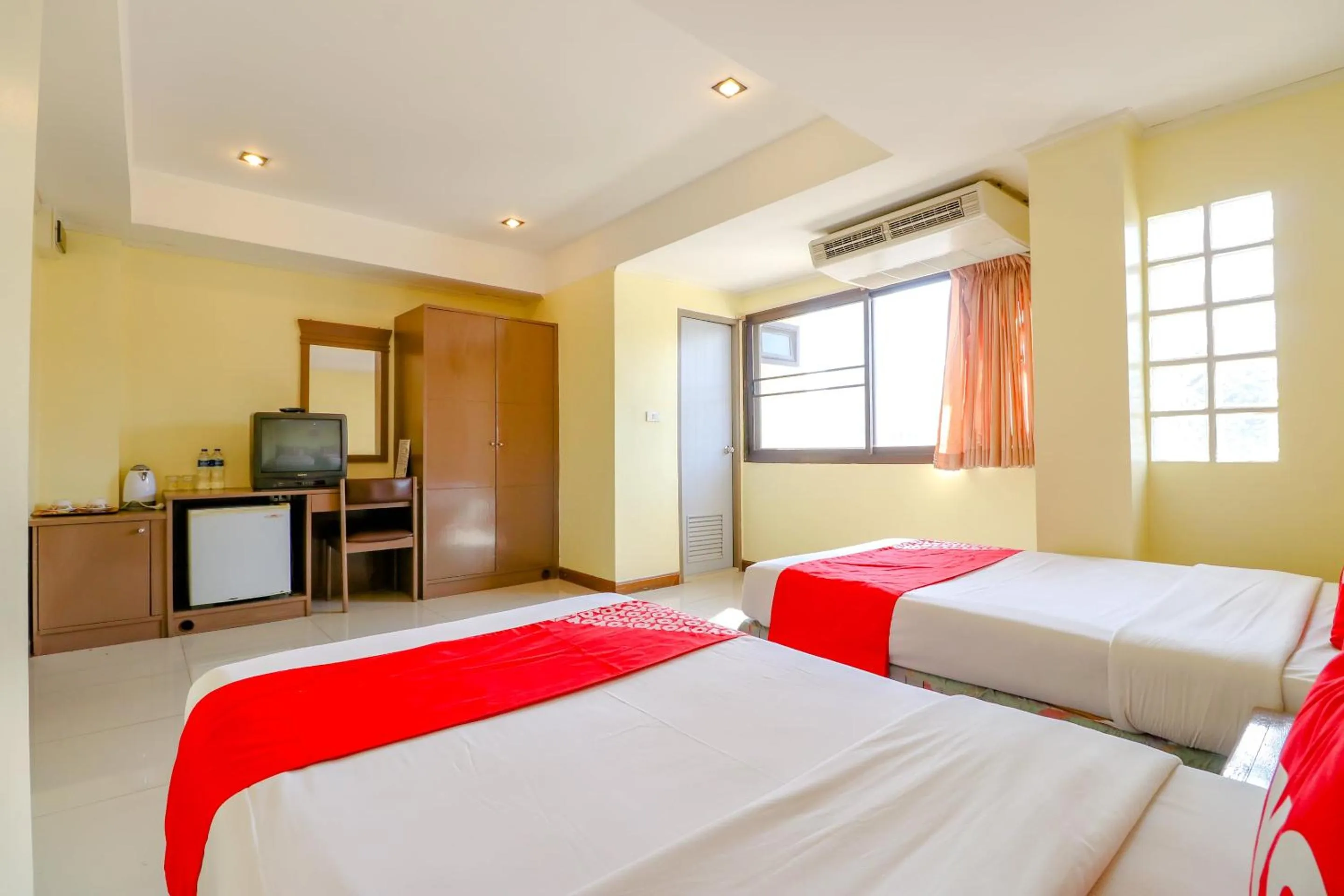 Bedroom, Bed in Hotel Win Long