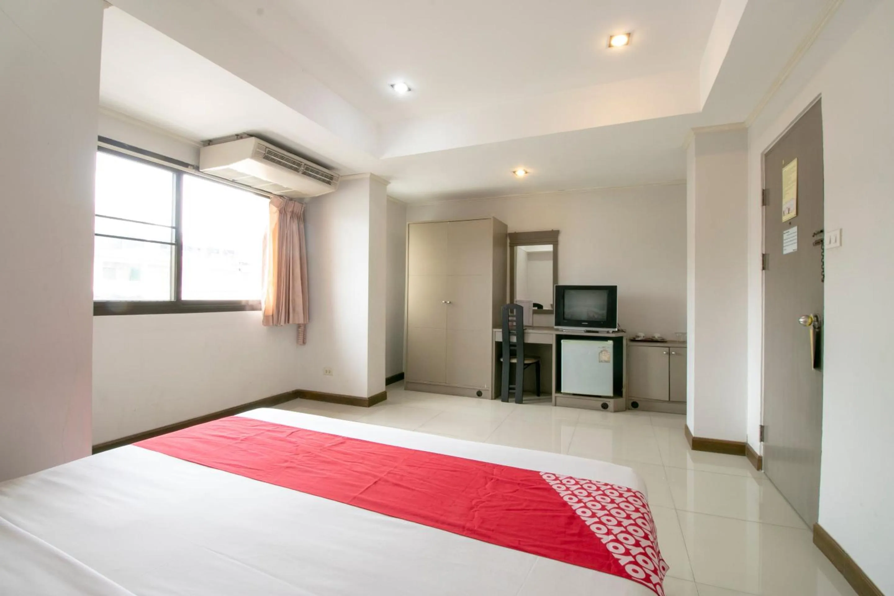 Bedroom, Bed in Hotel Win Long