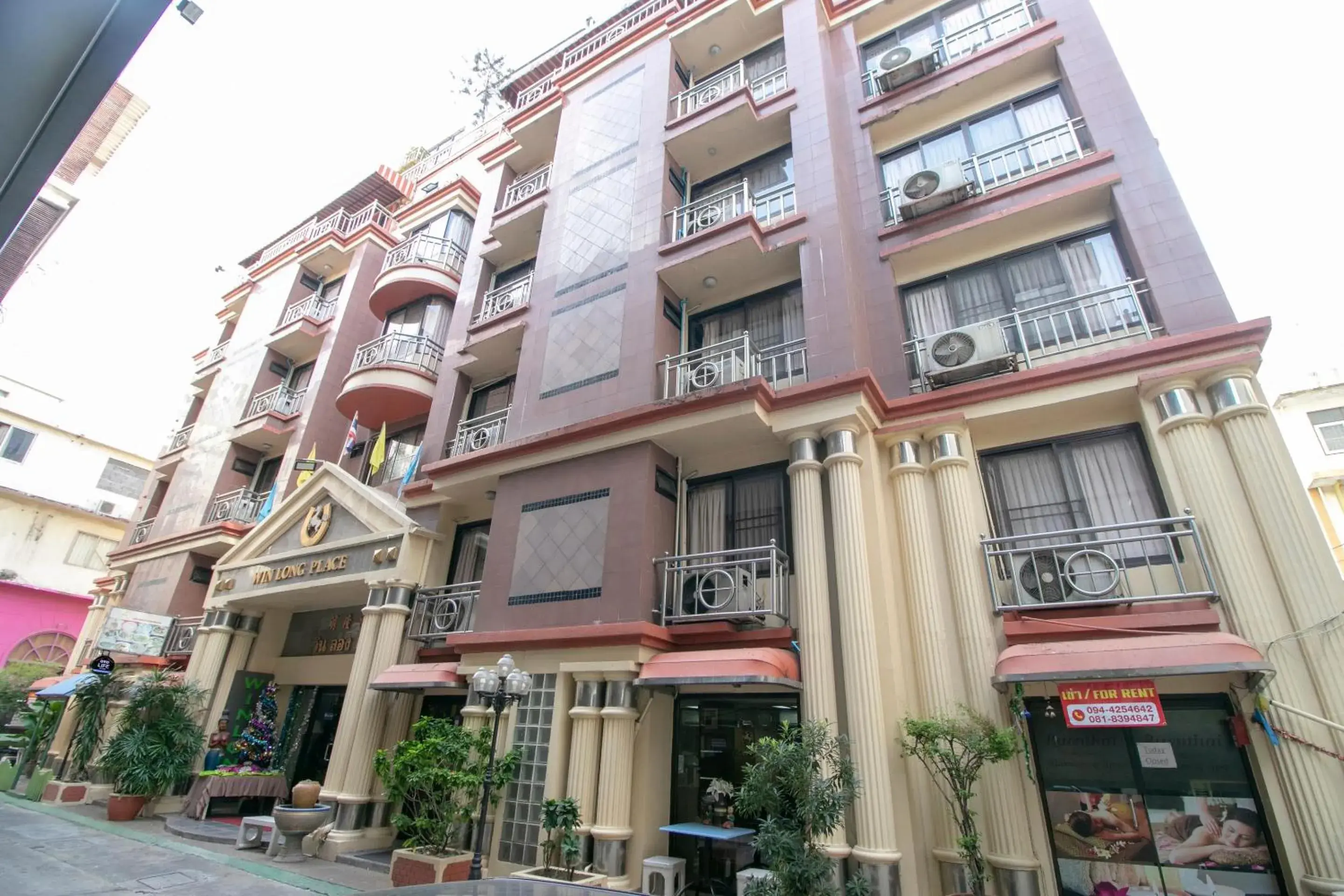 Facade/entrance in Hotel Win Long Facade/entrance in Hotel Win Long