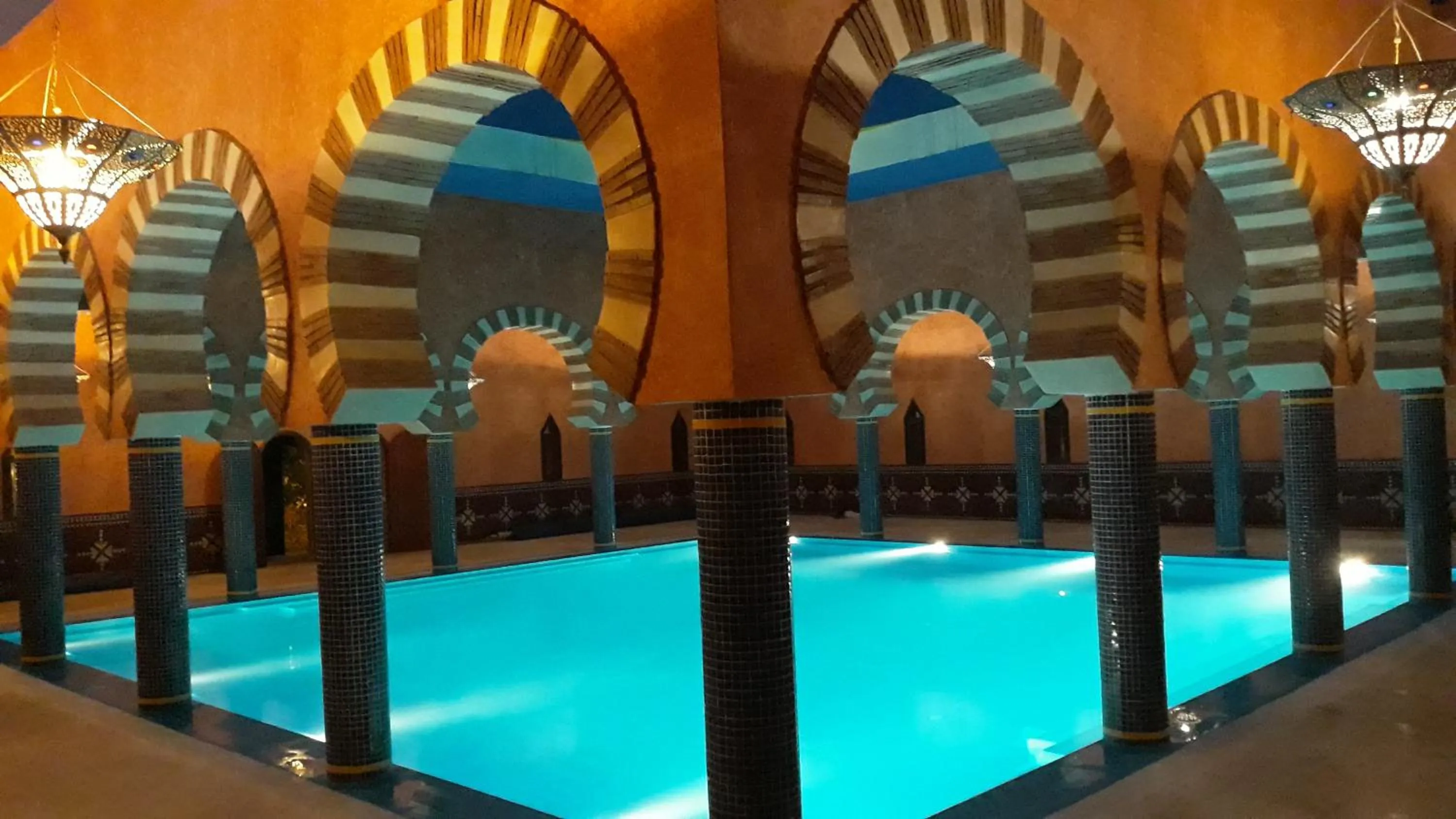 Swimming pool in Hotel Kasbah Azalay