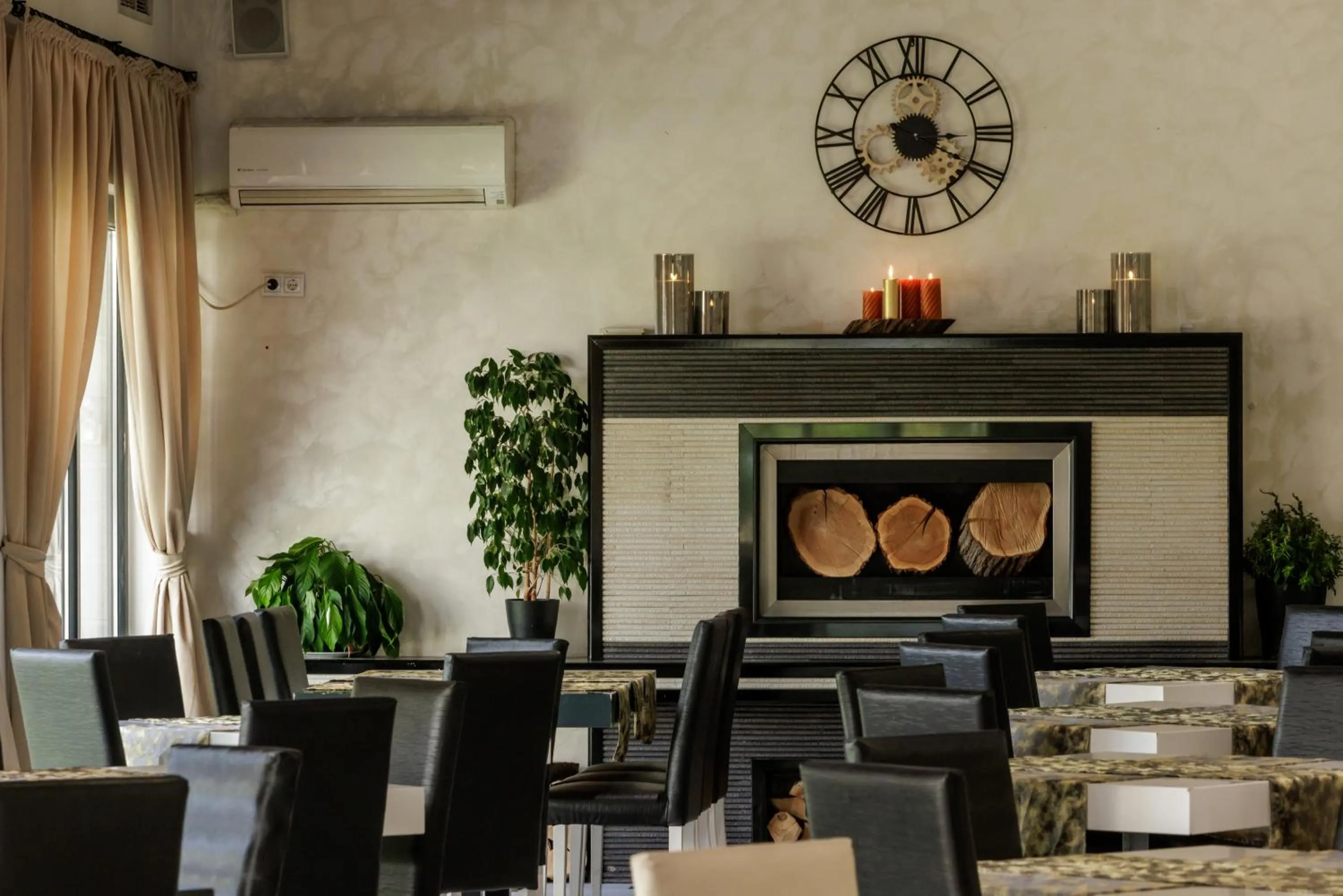 Restaurant/places to eat in Saint George Palace Aparthotel