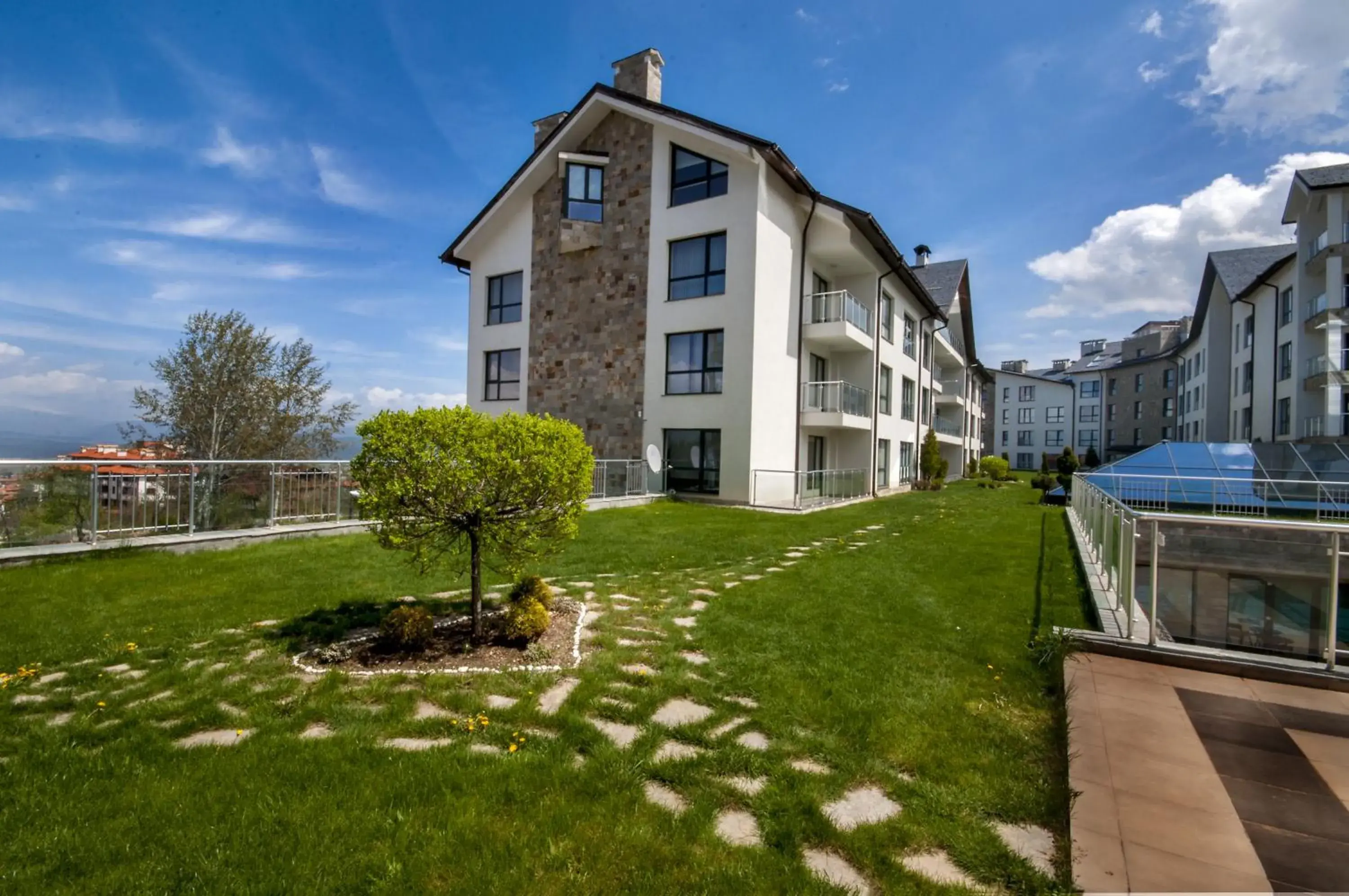 Facade/entrance in Saint George Palace Aparthotel Facade/entrance in Saint George Palace Aparthotel