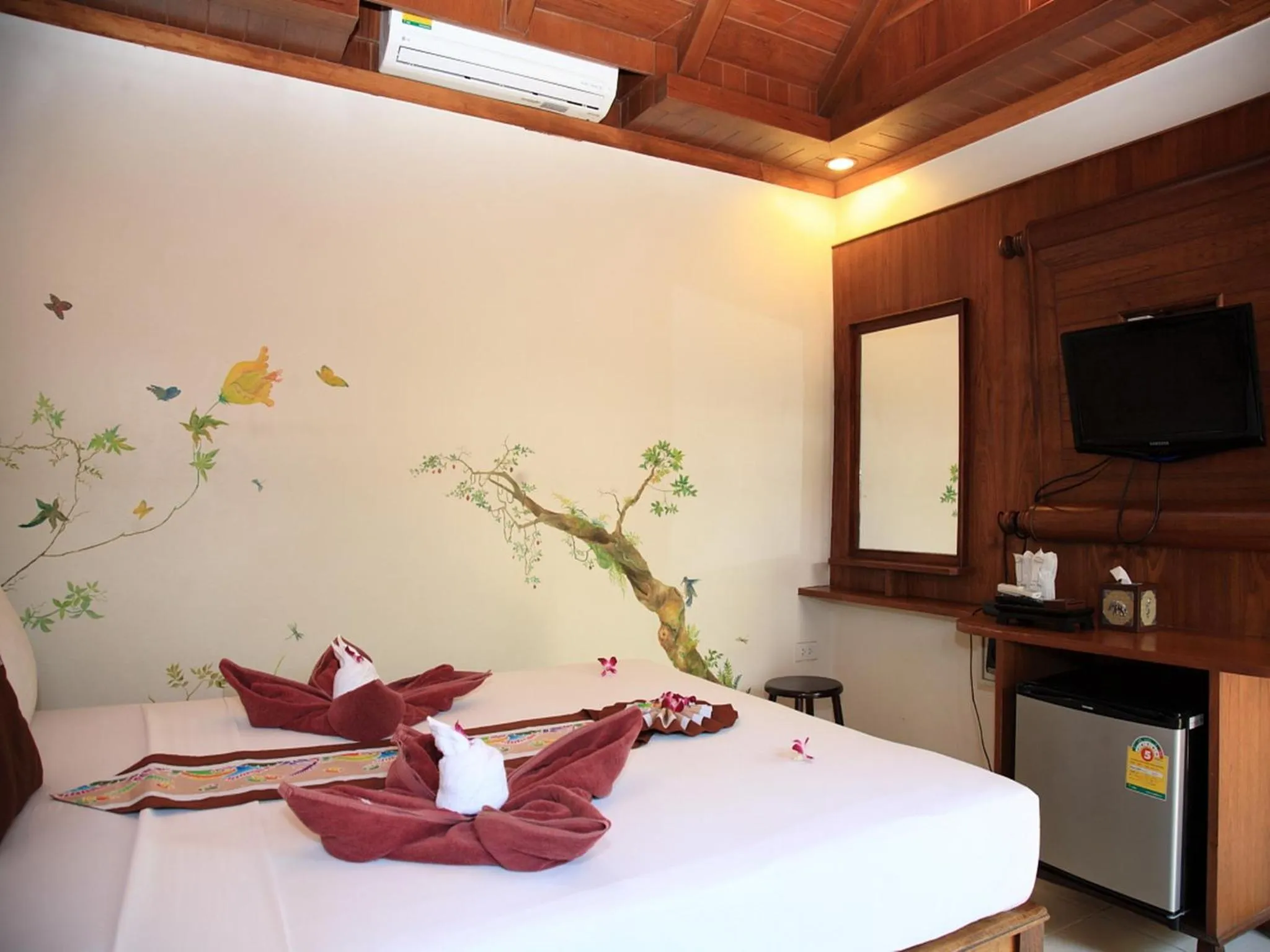 Photo of the whole room, Bed in Baan Pakgasri Hideaway
