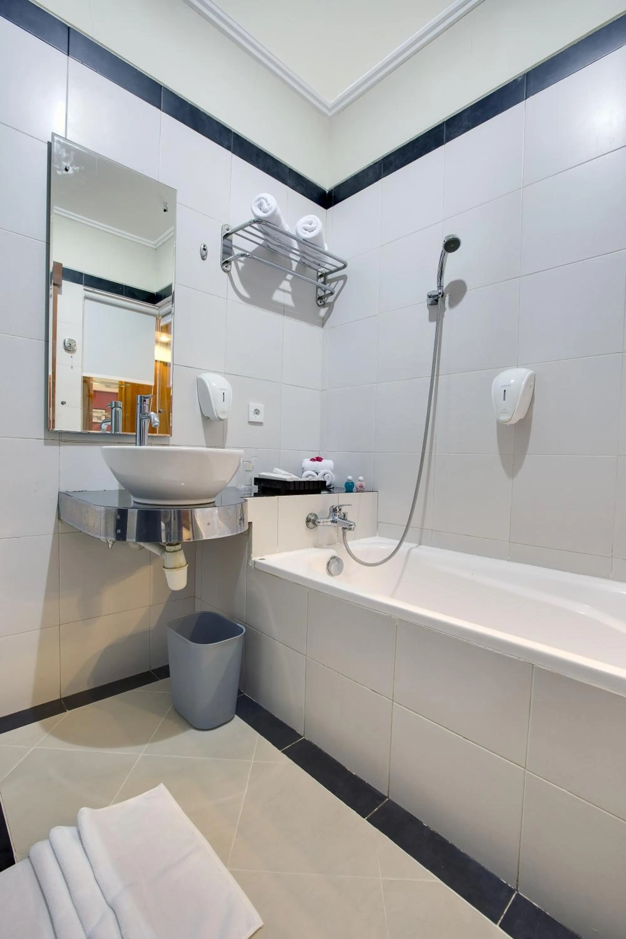 Hot Tub in Baleka Resort & Spa