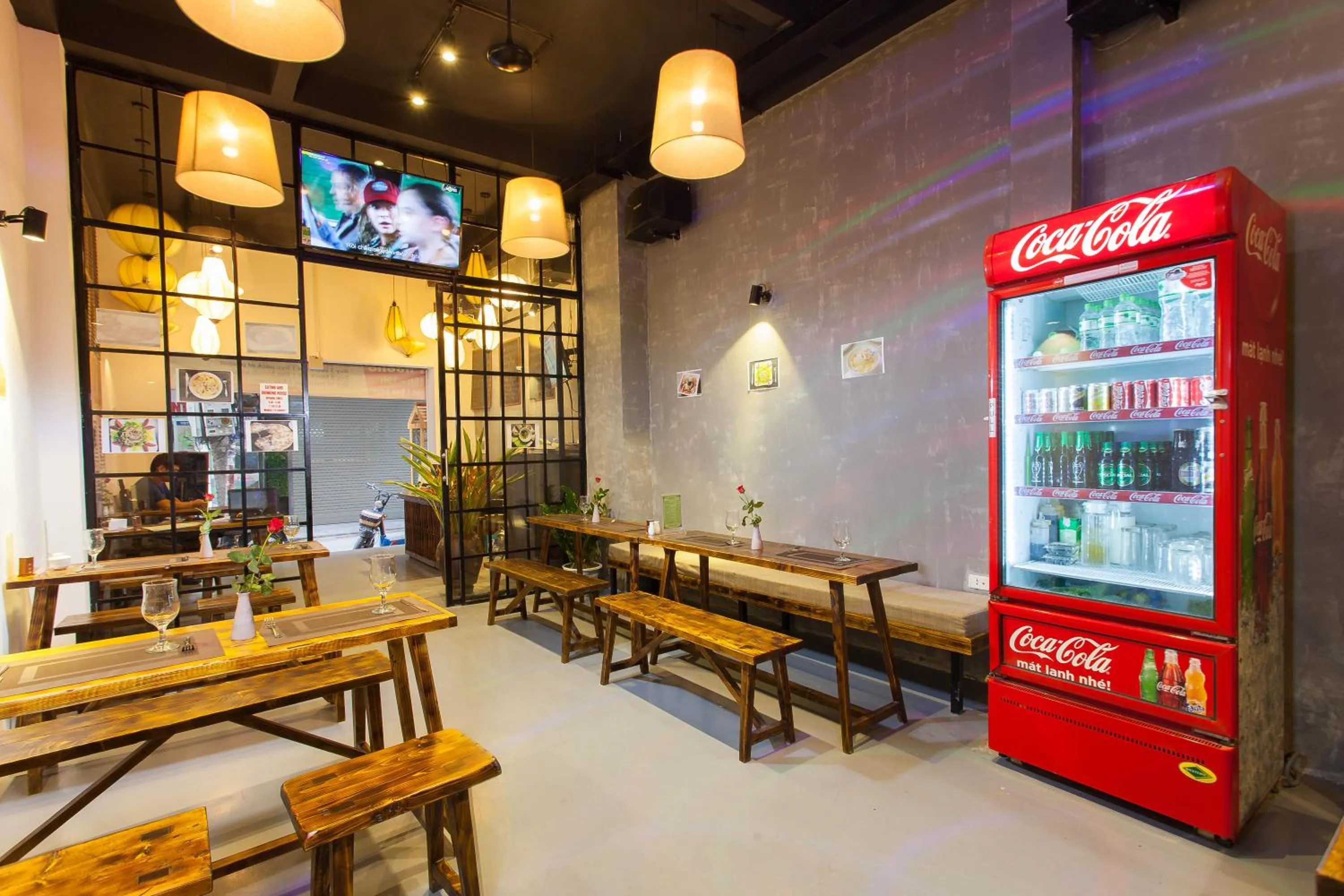 Breakfast in Luxury Backpakers Hotel