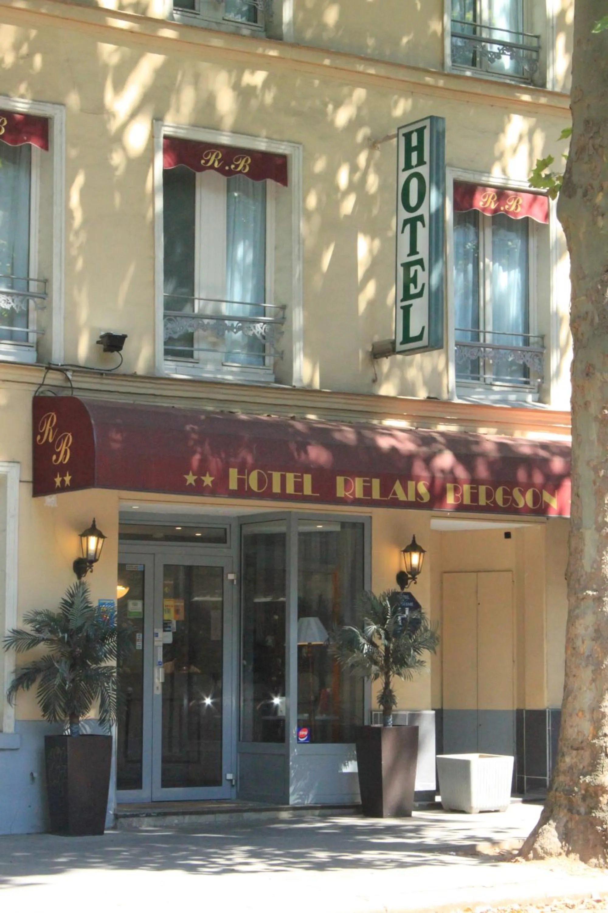 Facade/entrance in Relais Bergson