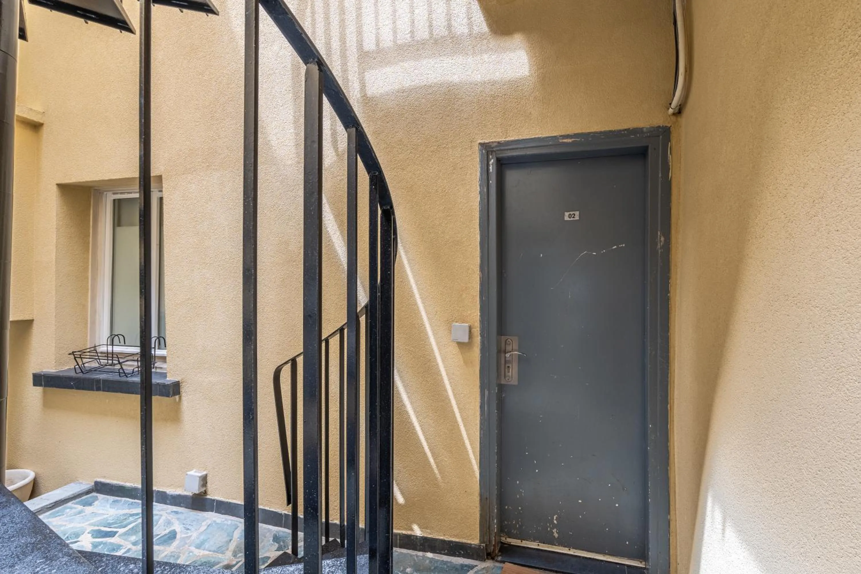 Inner courtyard view in Relais Bergson