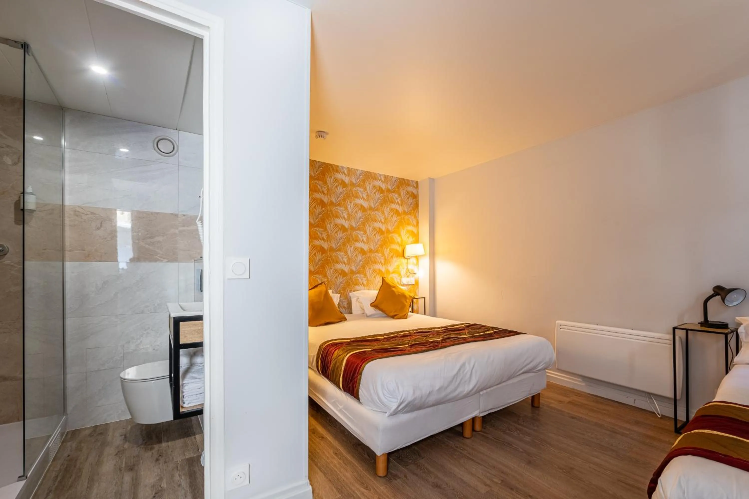 Photo of the whole room, Bed in Relais Bergson