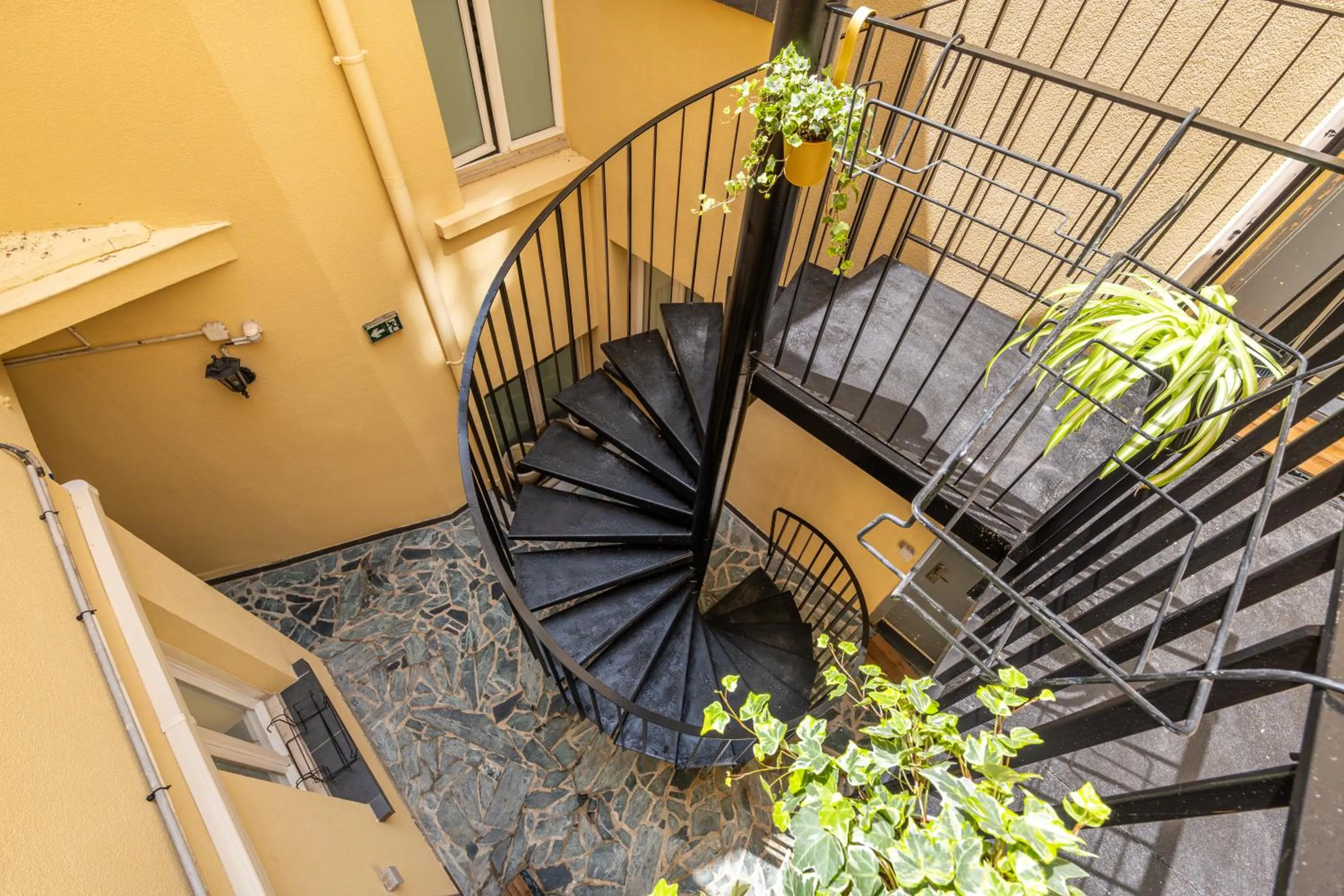 Inner courtyard view in Relais Bergson