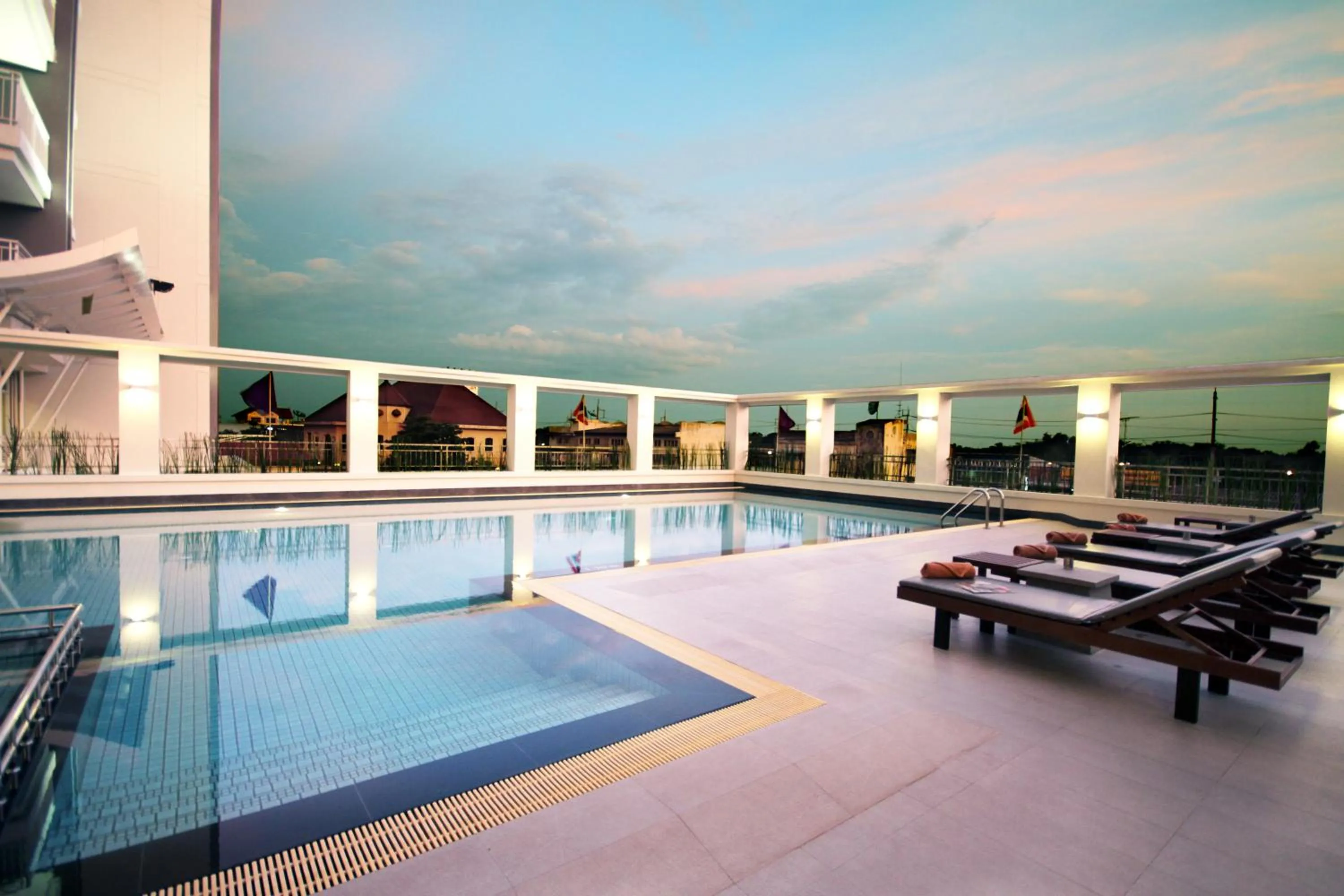 Swimming pool in Kantary Hotel Kabinburi