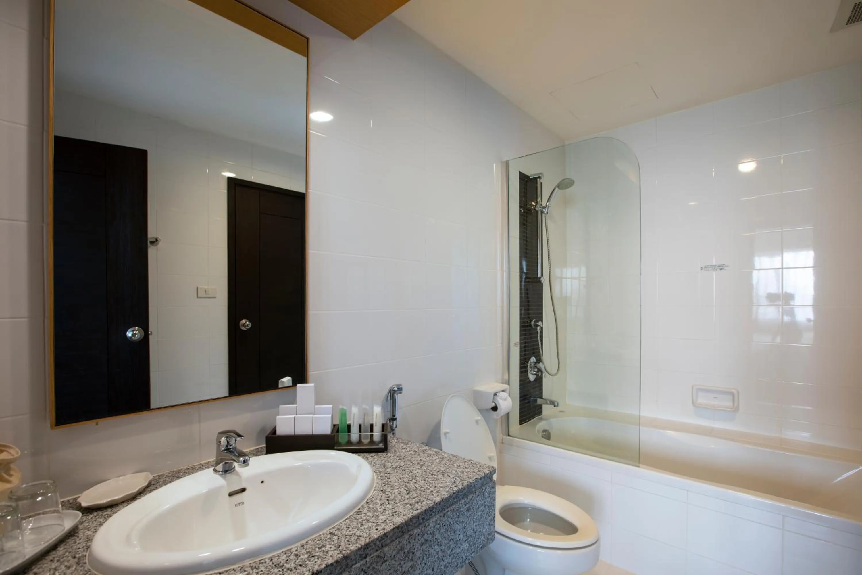 Shower in Kantary Hotel Kabinburi