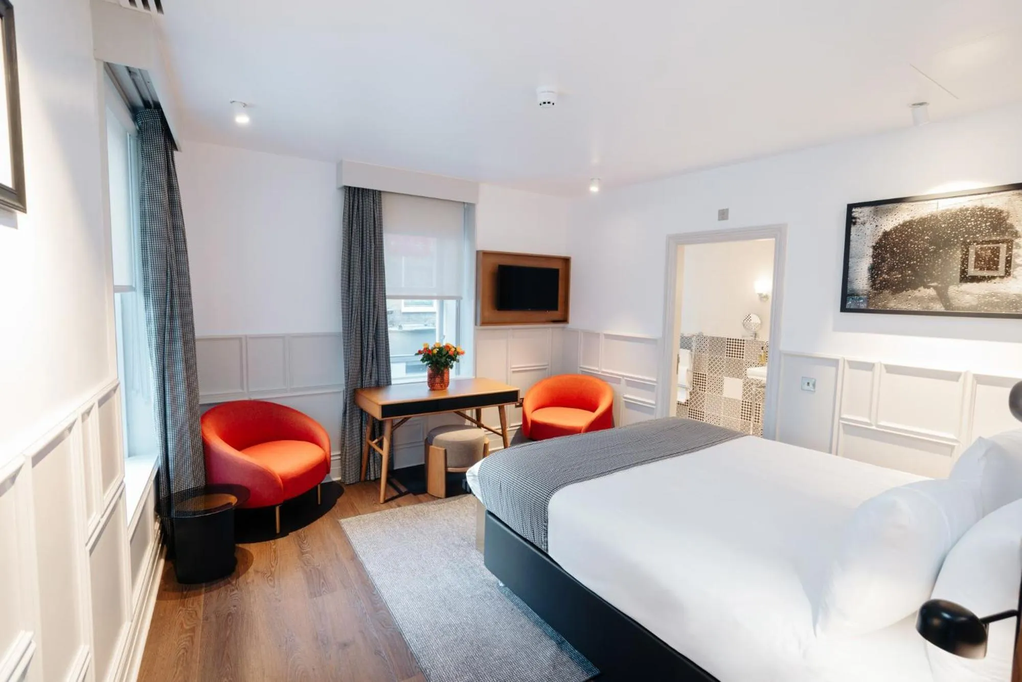 Bed in Leicester House Hotel